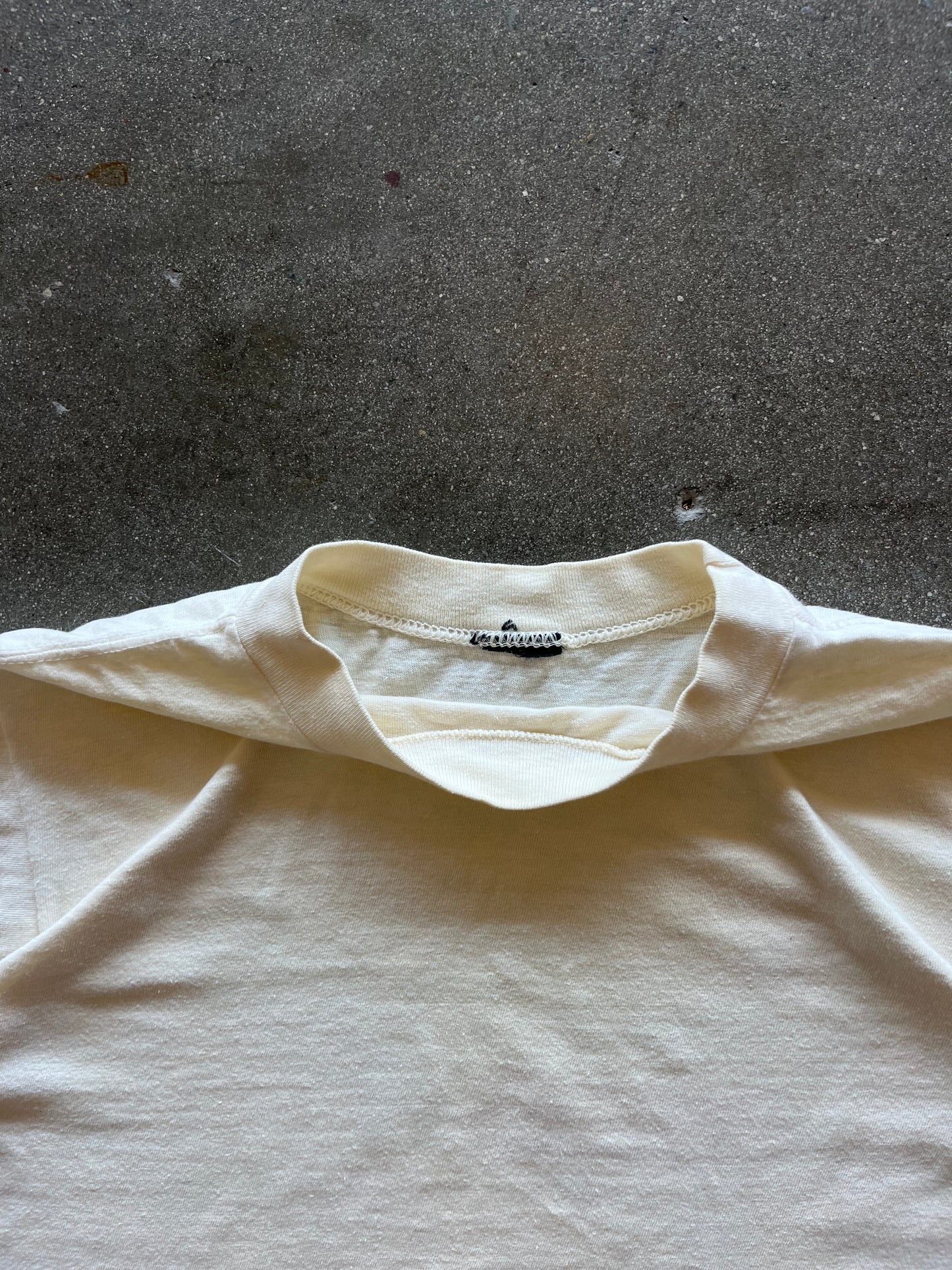90’S IVORY “WAVY TV” TEE - S/M