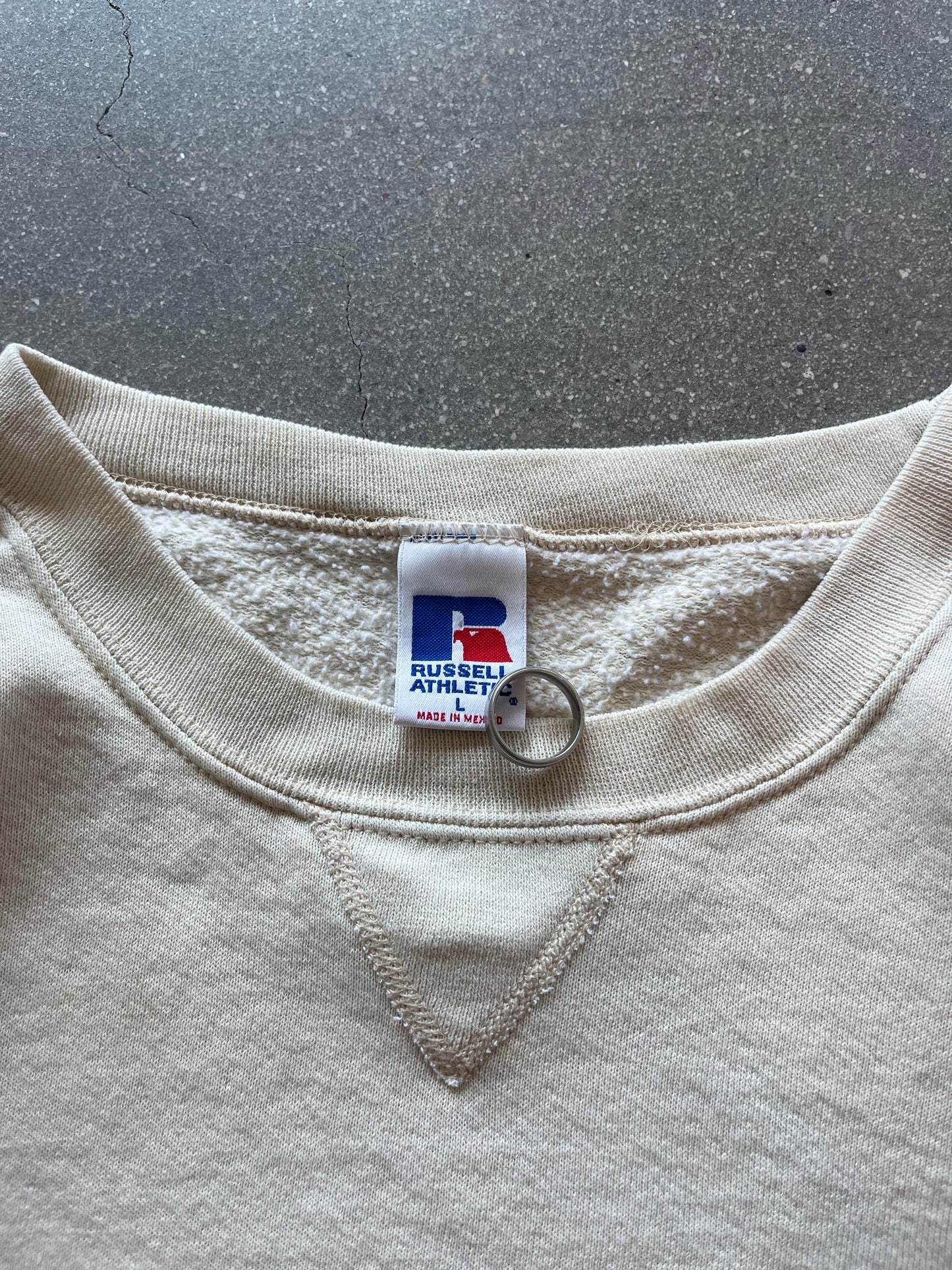 90’S ALMOND CREAM RUSSELL ATHLETIC CREWNECK - BOXY L