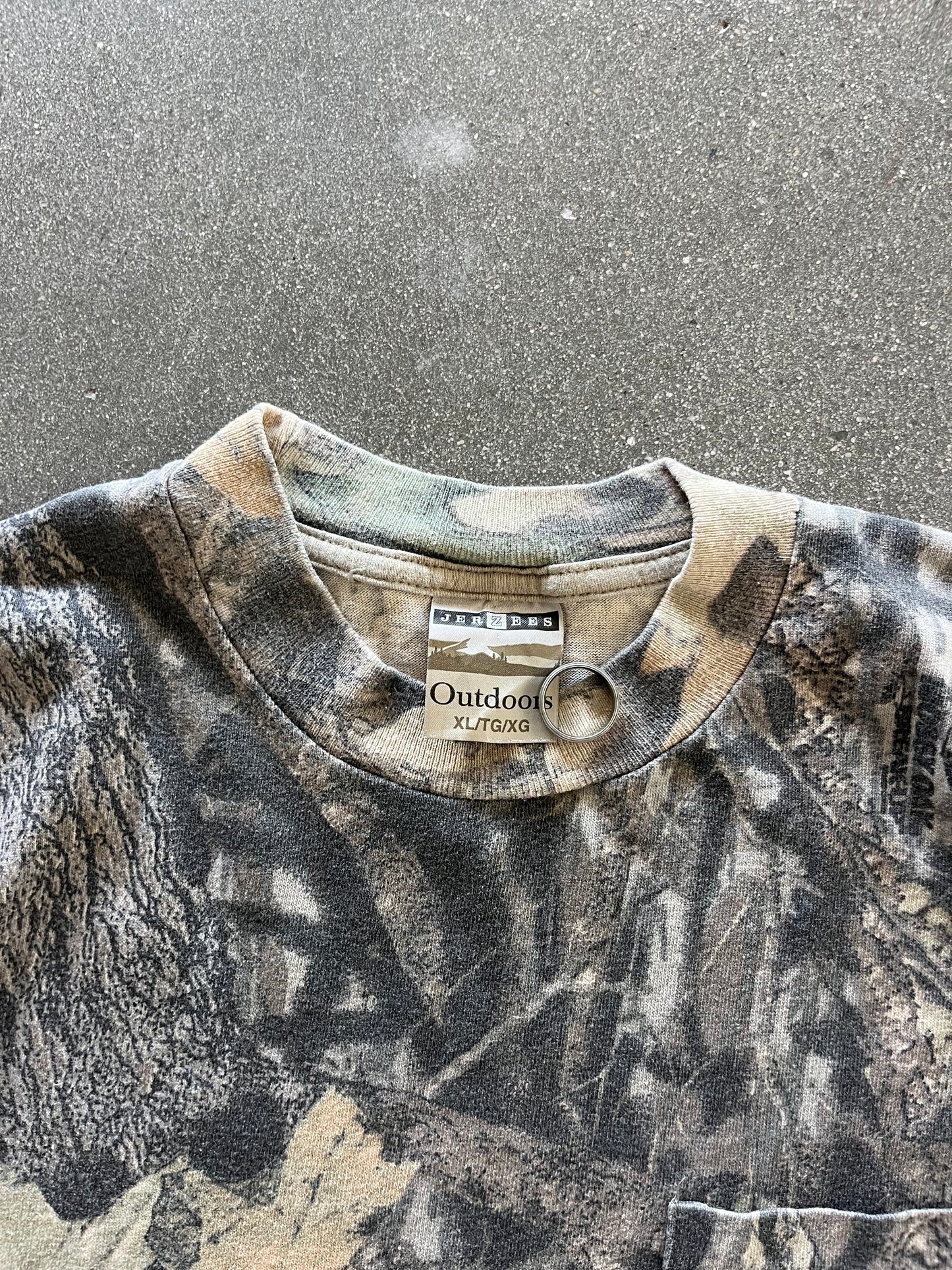 2000’S REALTREE CAMO CUTOFF POCKET TEE - BOXY XL