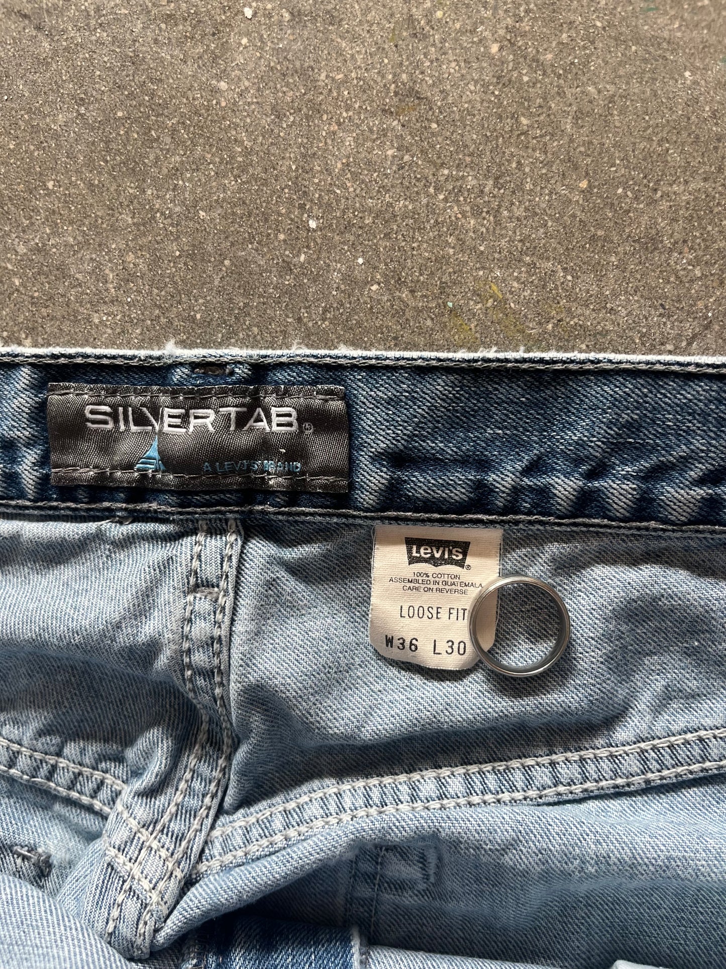 90’S LOOSE LEVI’S SILVERTABS - 36