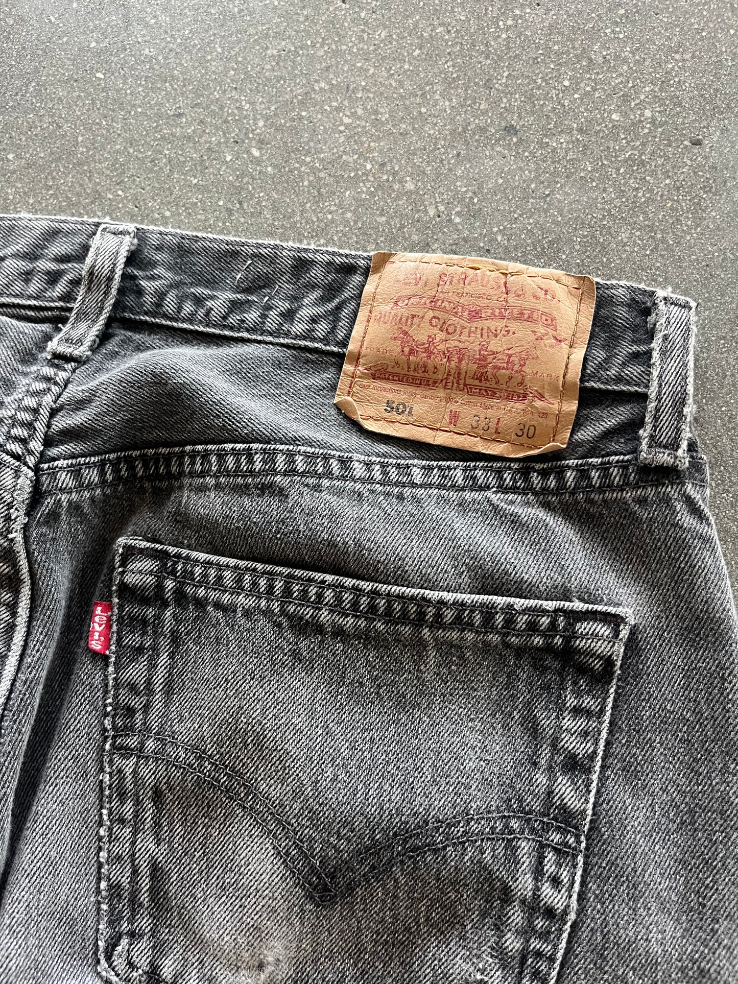 90’S FADED BLACK LEVI’S 501 - 33