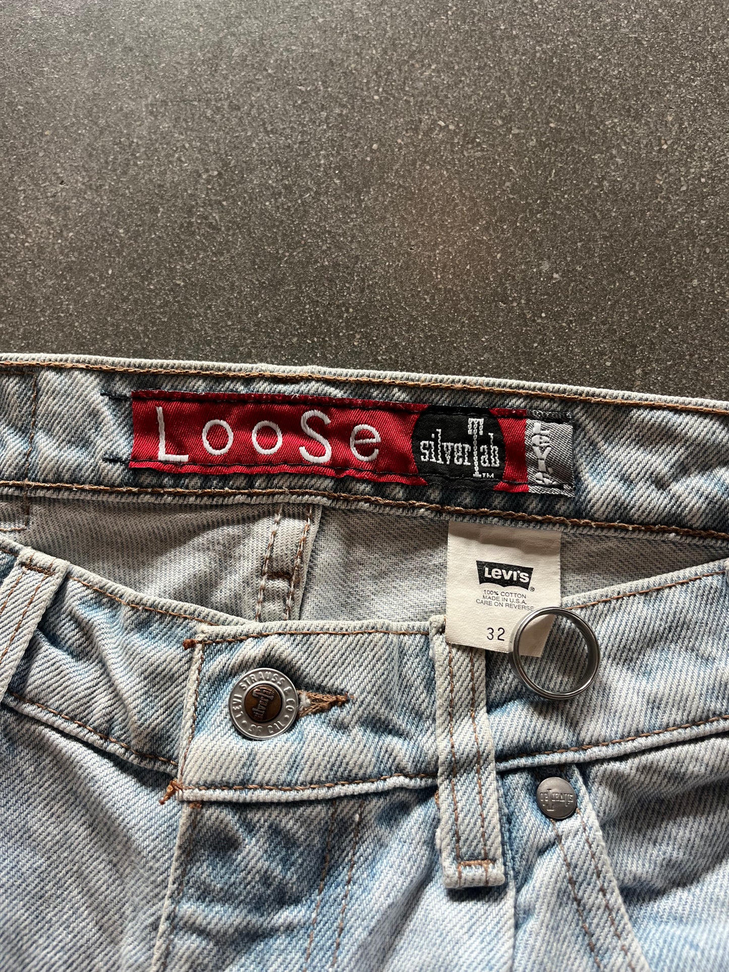 90’S LEVI’S SILVERTAB “LOOSE” BAGGY JORTS - 32