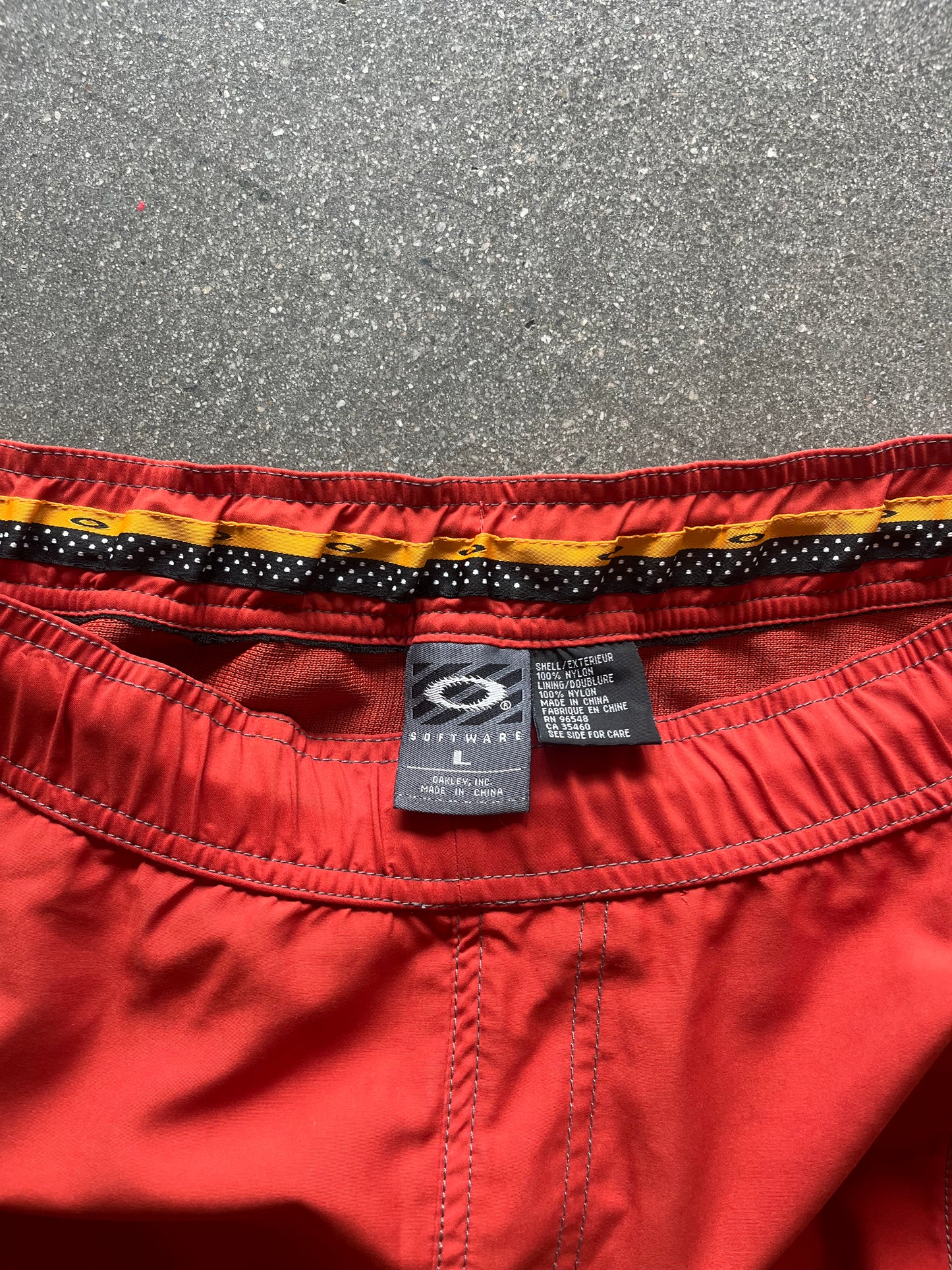 90’S BLOOD ORANGE OAKLEY SOFTWARE TACTICAL SHORTS - L