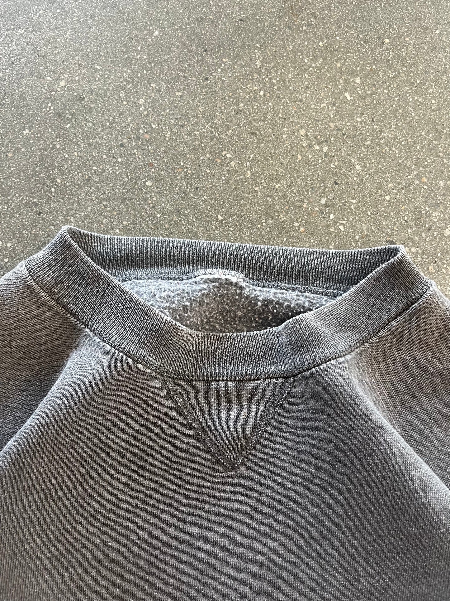 90’S FADED CHARCOAL RUSSELL ATHLETIC CREWNECK - BOXY M/L