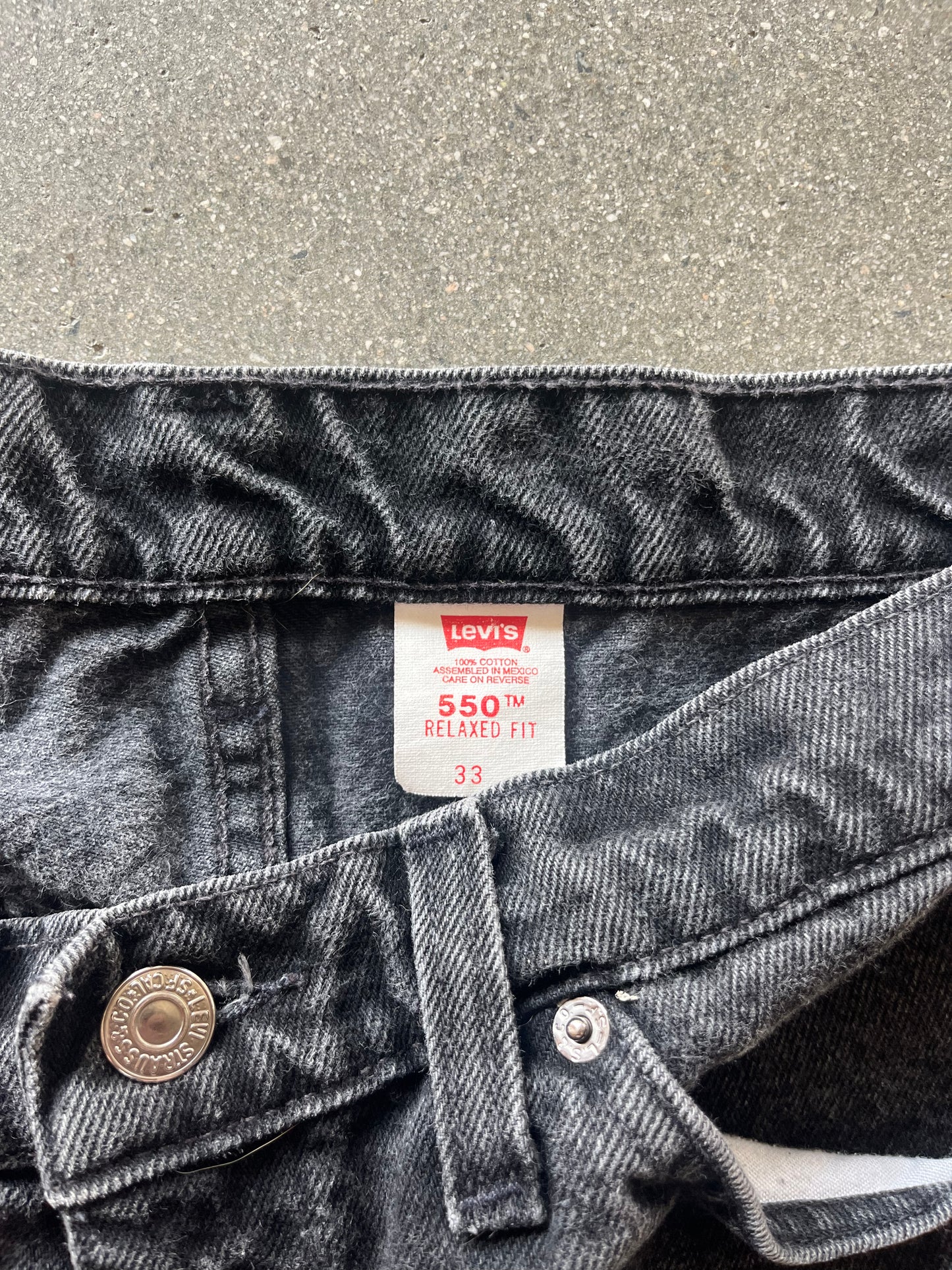 90’S ORANGE TAB LEVI’S 550 BLACK JORTS - 32