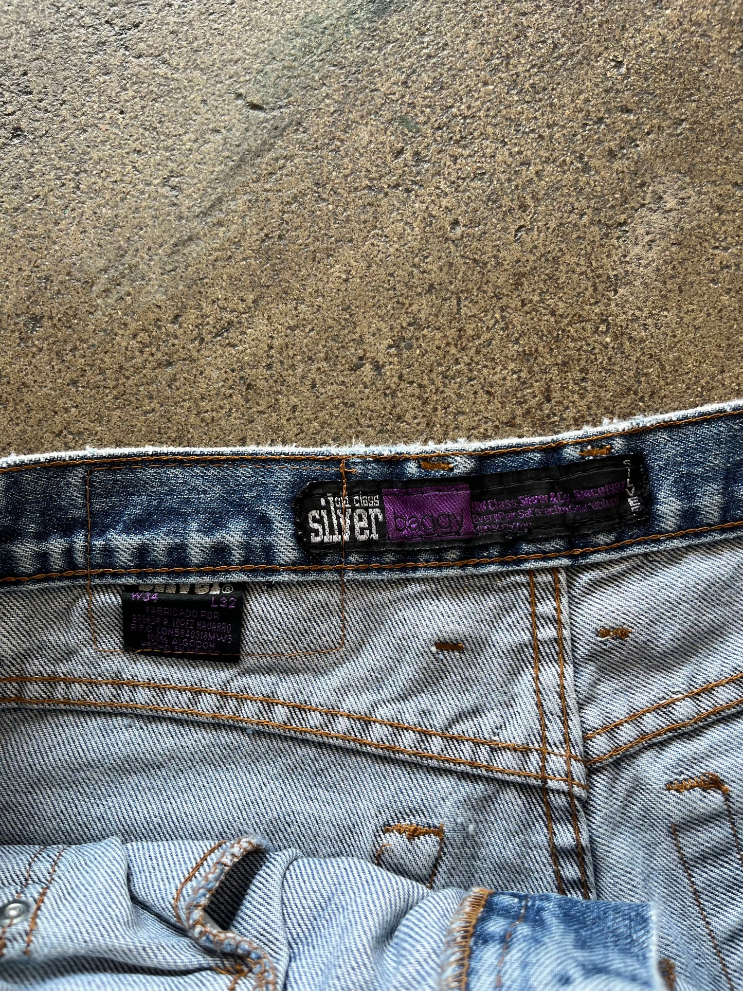 90’S BAGGY SILVER TAB LEVI’S *WITH AN ORANGE TAB* - 34