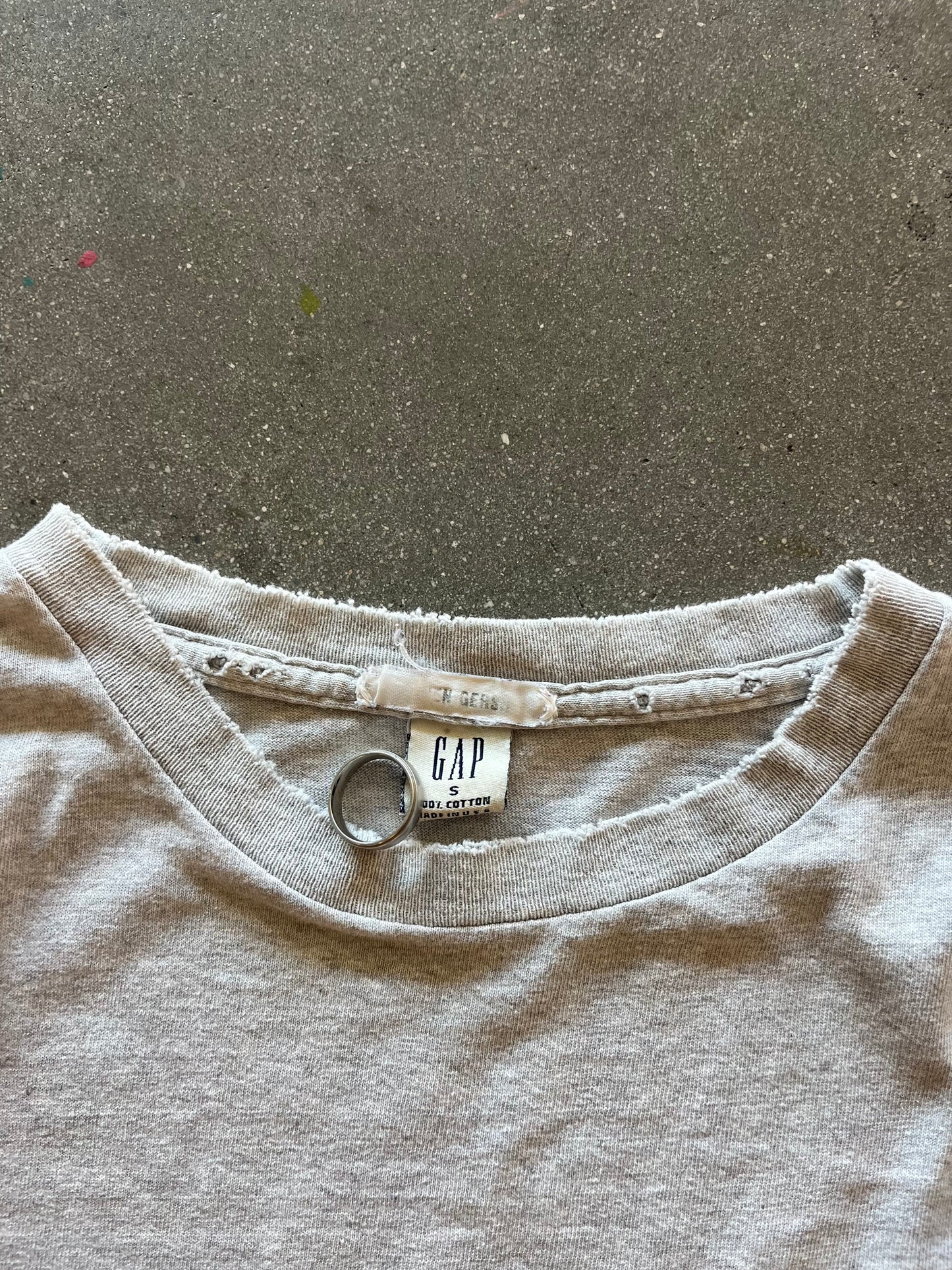 90’S DISTRESSED HEATHER GRAY GAP POCKET TEE - BOXY M