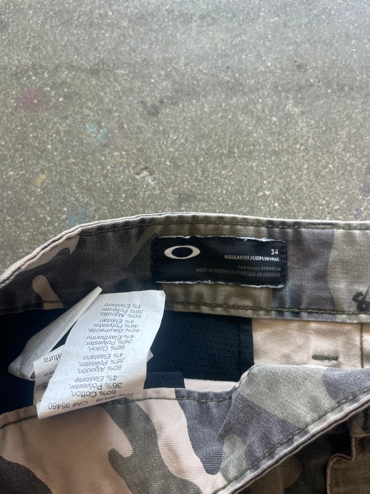 2000’S OAKLEY CAMO CARGO SHORTS - 34