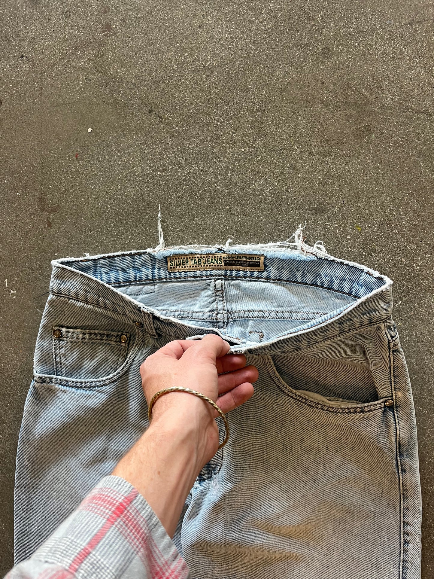 90’S DISTRESSED LIGHTWASH LEVI’S SILVERTABS - 32