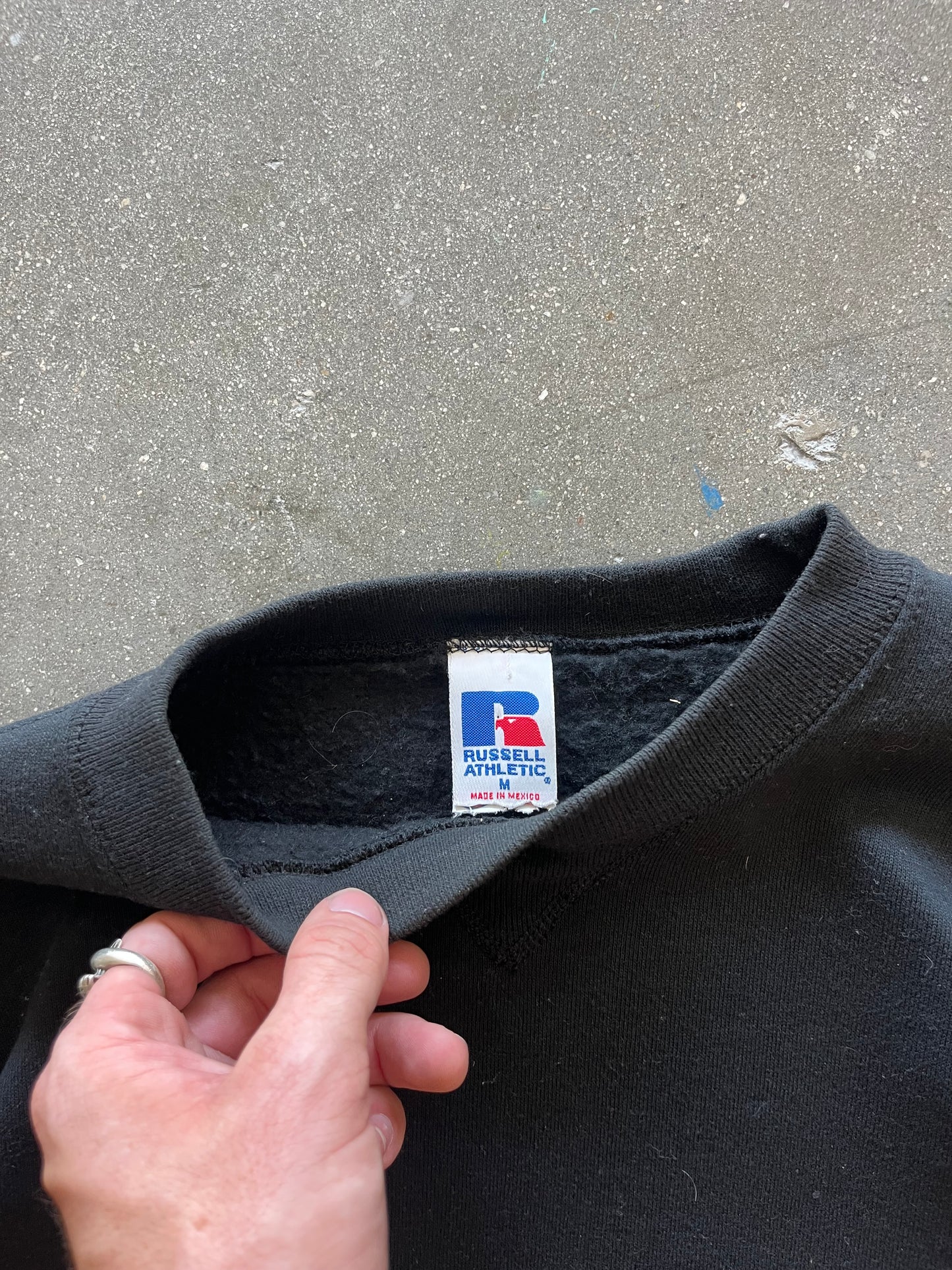 90’S BLACK RUSSELL ATHLETIC CREWNECK - BOXY M