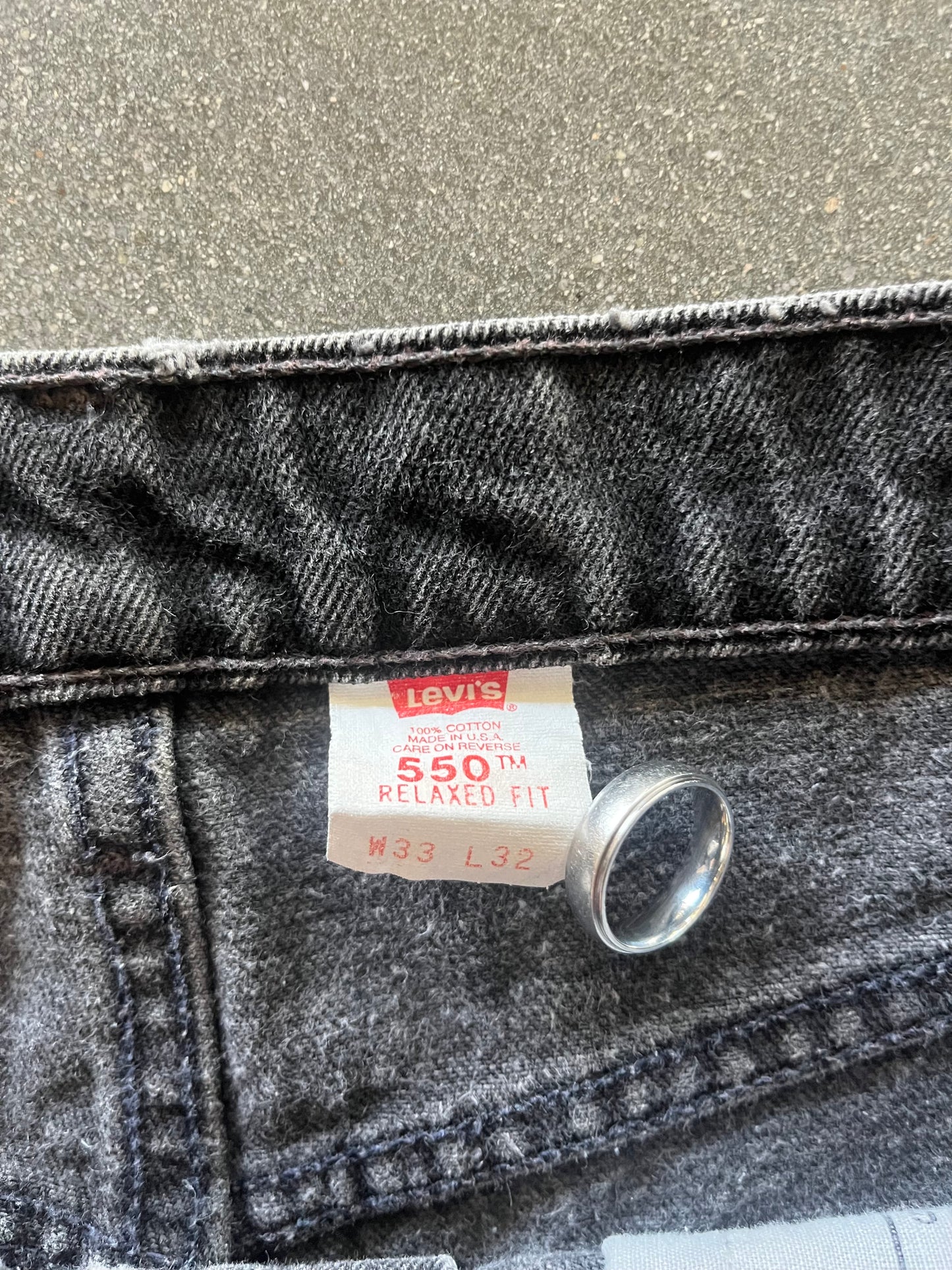 90’S FADED BLACK 550 LEVI’S - 33