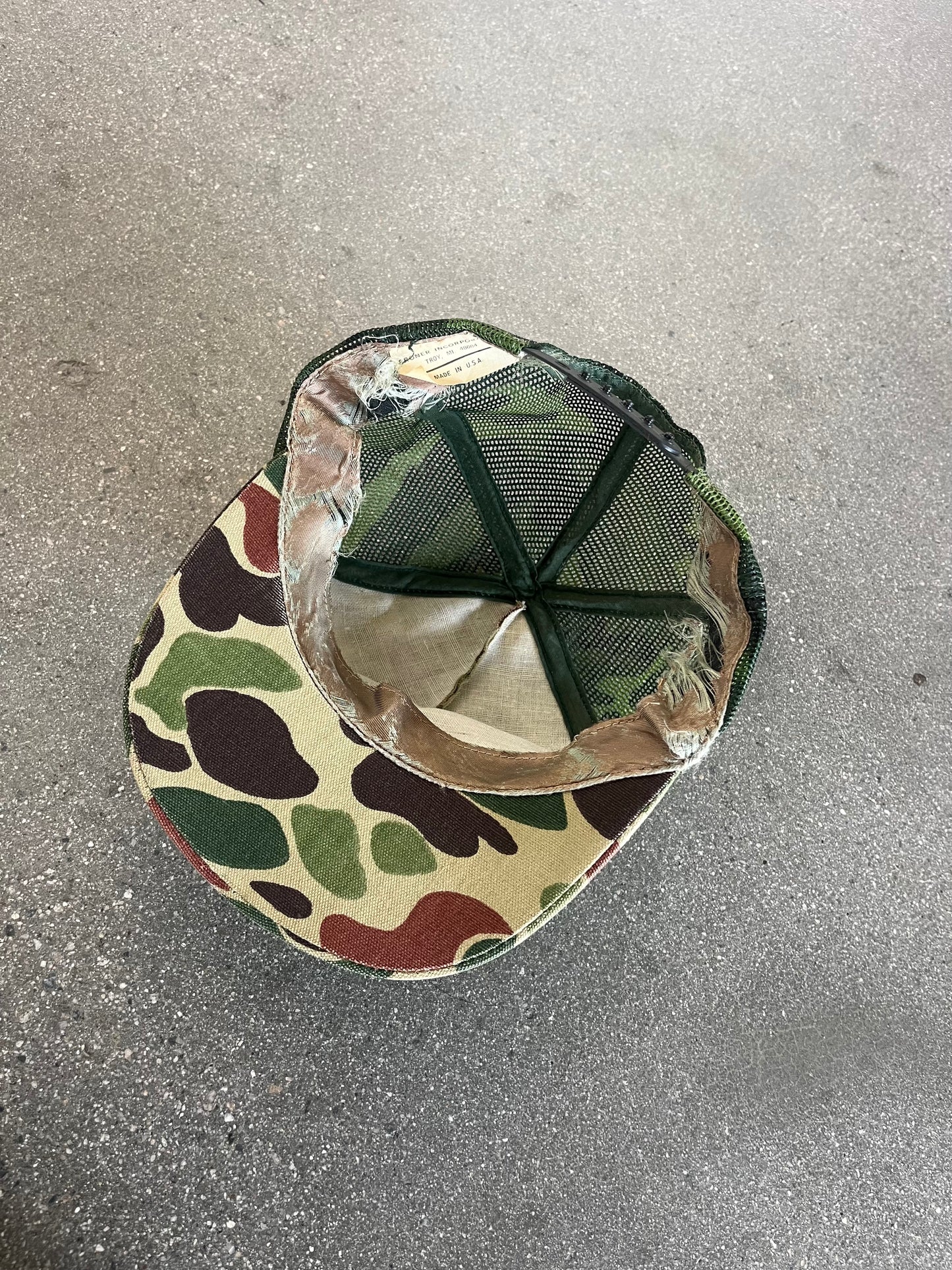 90’S ARMY CAMO TRUCKER HAT - ONE SIZE
