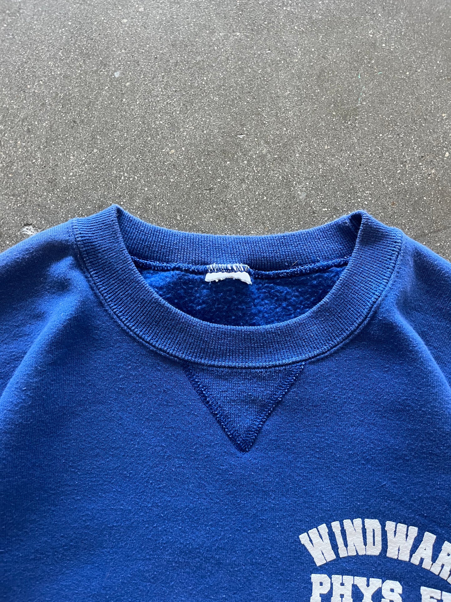 90’S PRIMARY BLUE “WINDWARD P.E.” RUSSELL CREWNECK - BOXY M
