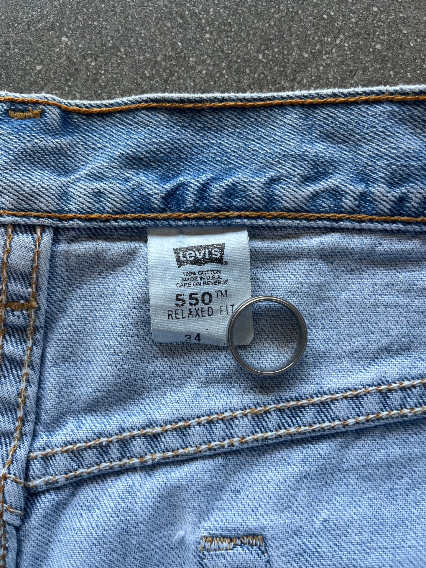 90’S LEVI’S 550 BAGGY JORTS - 34