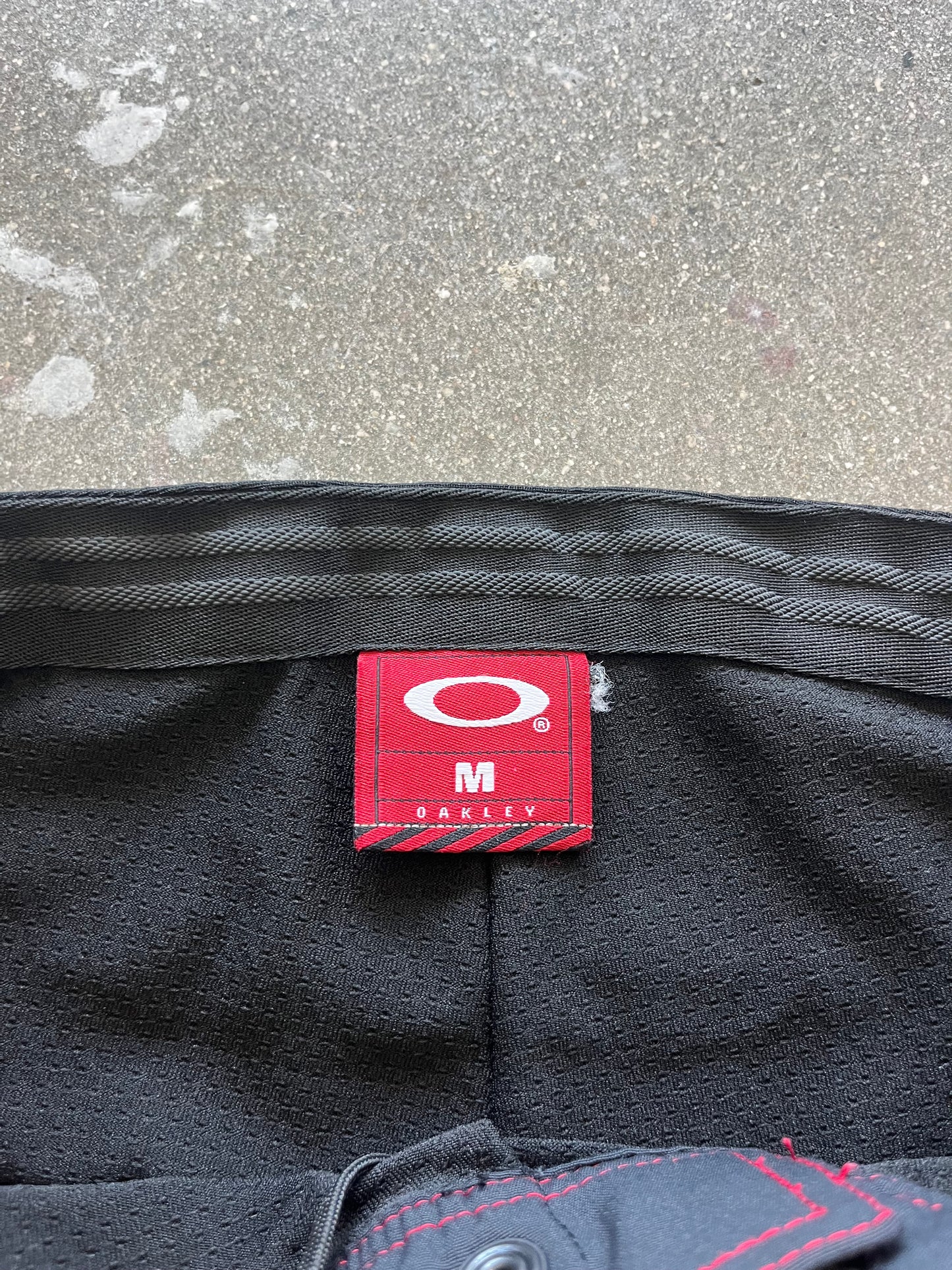 90’S BLACK OAKLEY TECHNICAL SHORTS - M