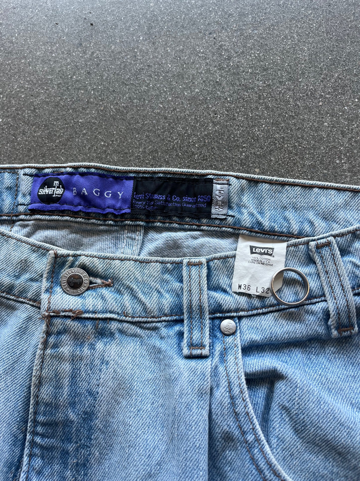 90’S BAGGY LEVI’S SILVERTABS - 36