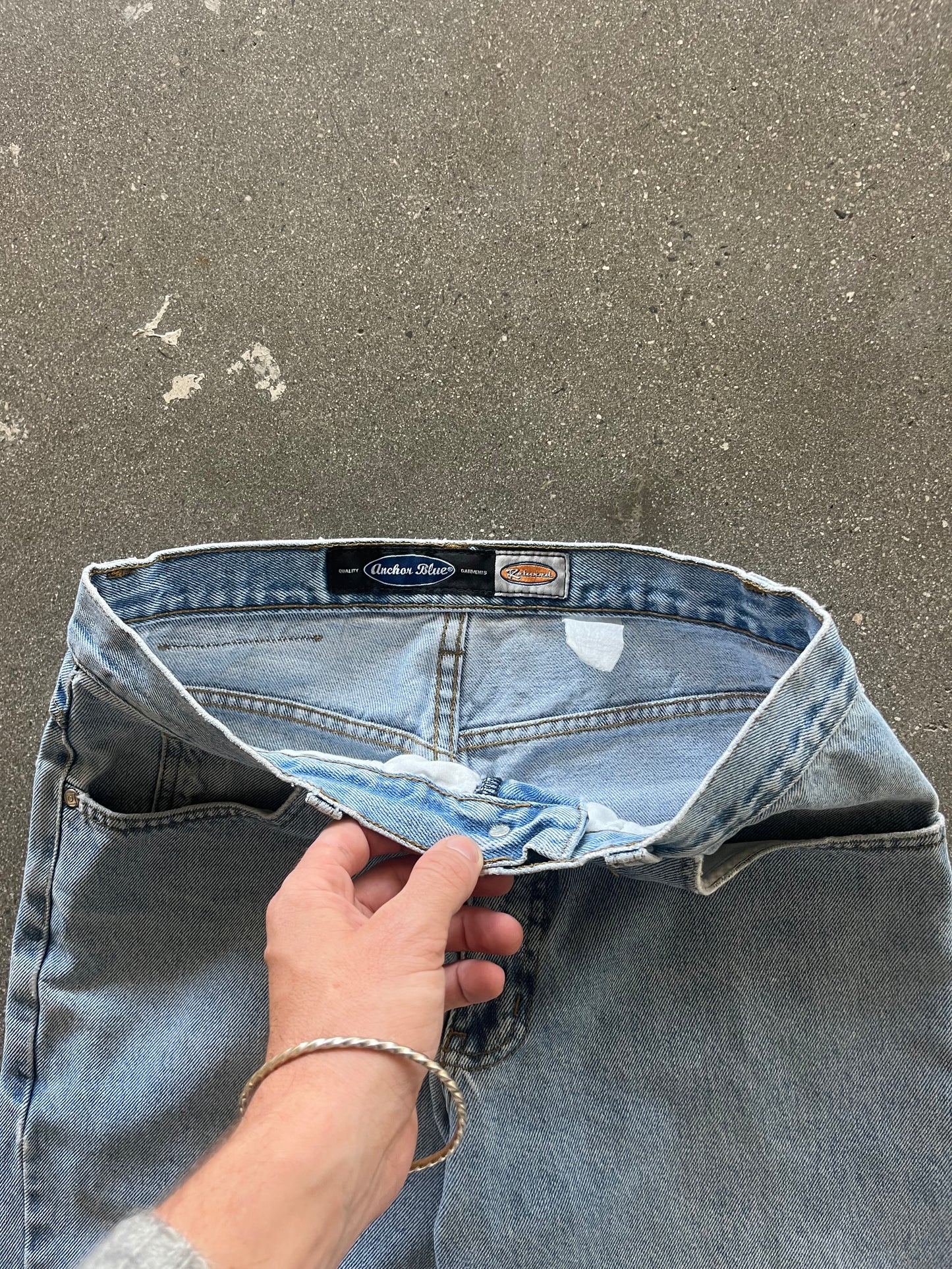 90’S LIGHT WASH ANCHOR BLUE BAGGY JEANS - 32
