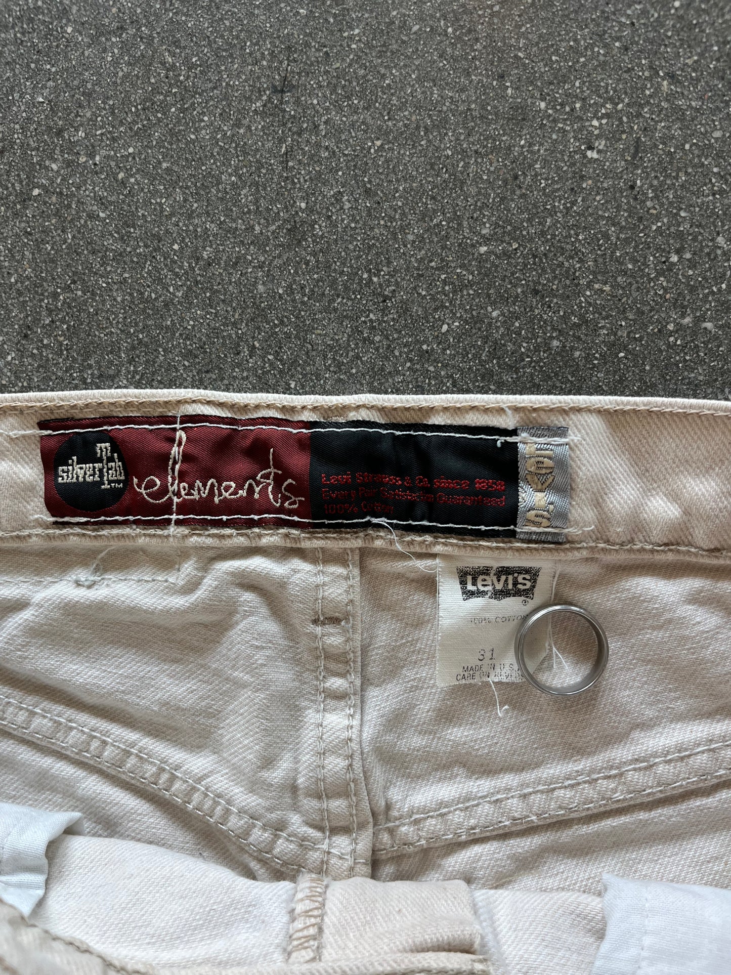 90’S IVORY LEVI’S SILVERTAB BAGGY JORTS - 31