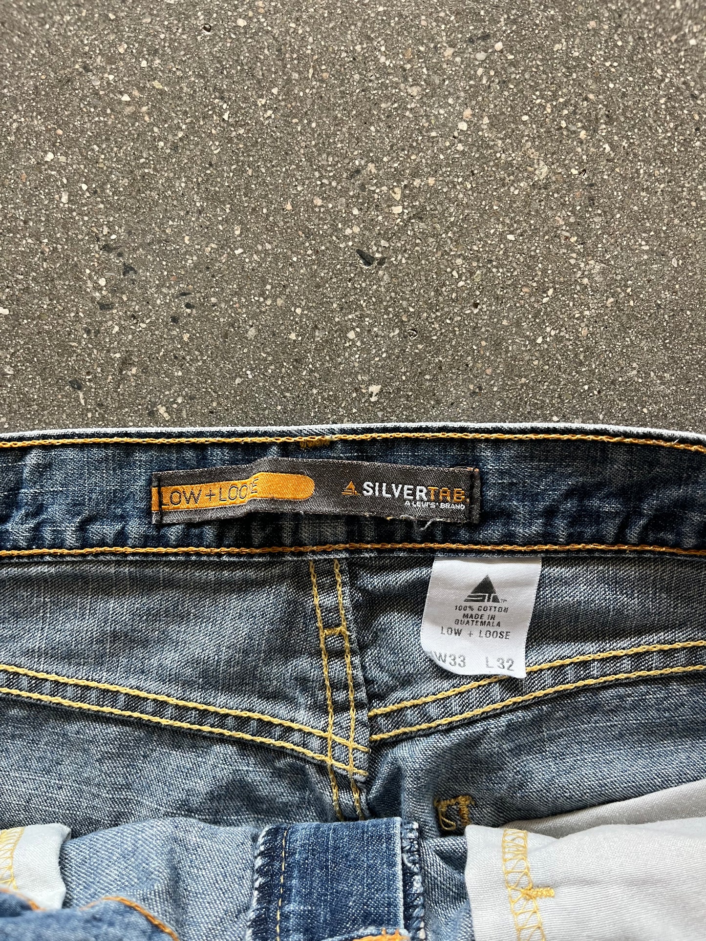 2000’S LIGHT WASH LOOSE LEVI’S SILVERTABS - 34