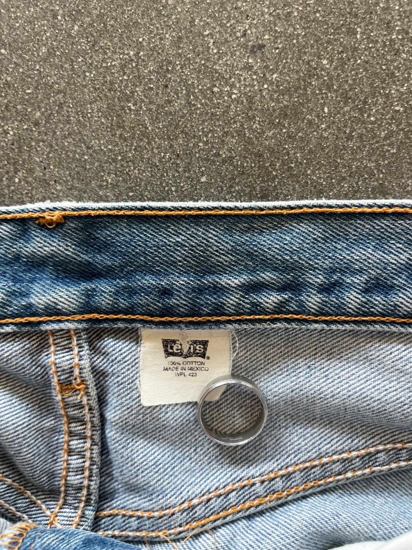 90’S LIGHT WASHED 501 LEVI’S - 31