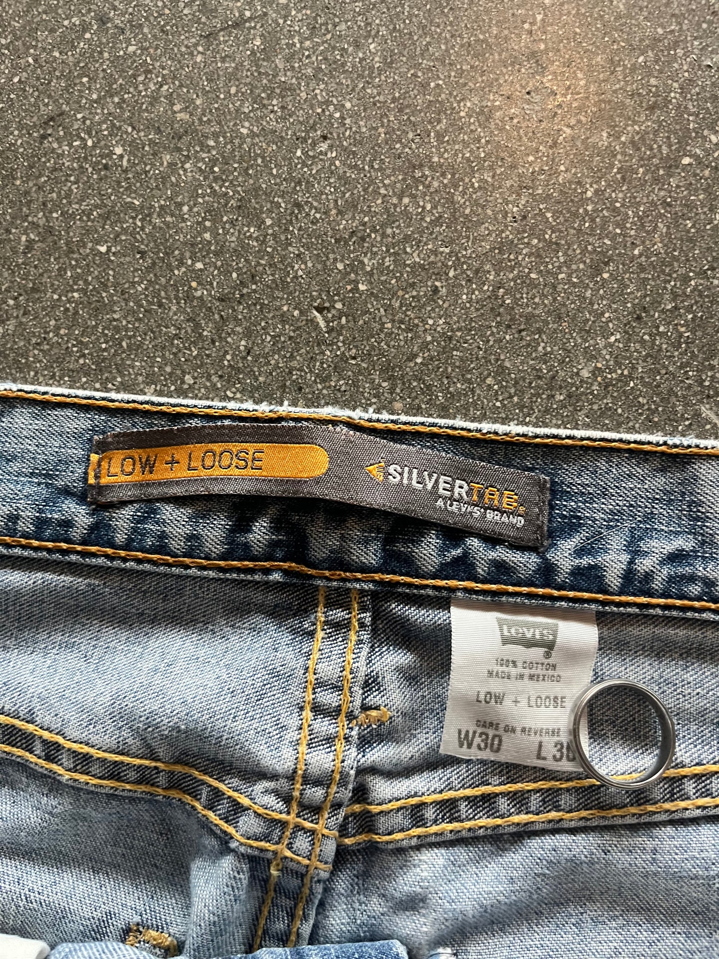 2000’S LOOSE SILVER TAB LEVI’S - 30