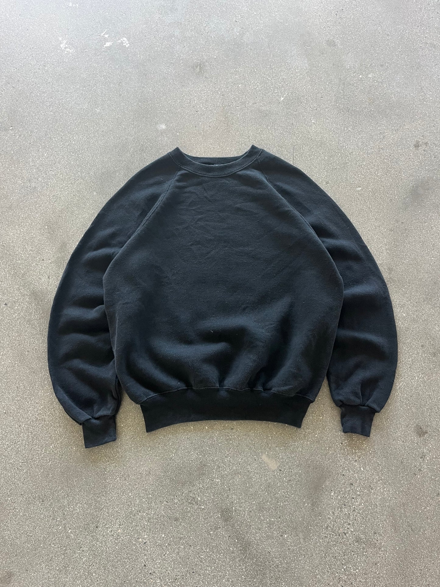 90’S BLACK RAGLAN BLANK CREWNECK - BOXY M