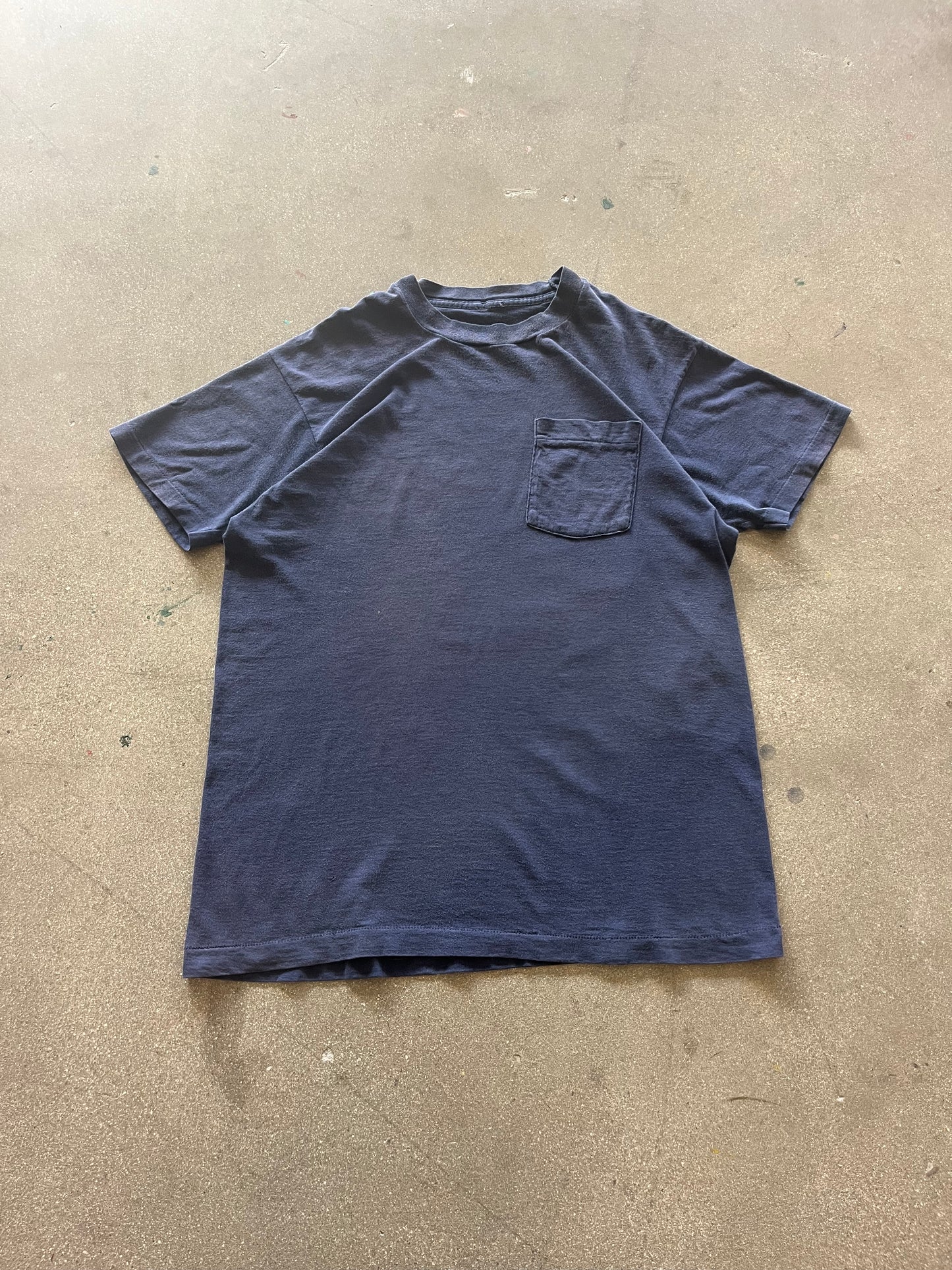 90’S FADED NAVY POCKET TEE - L/XL