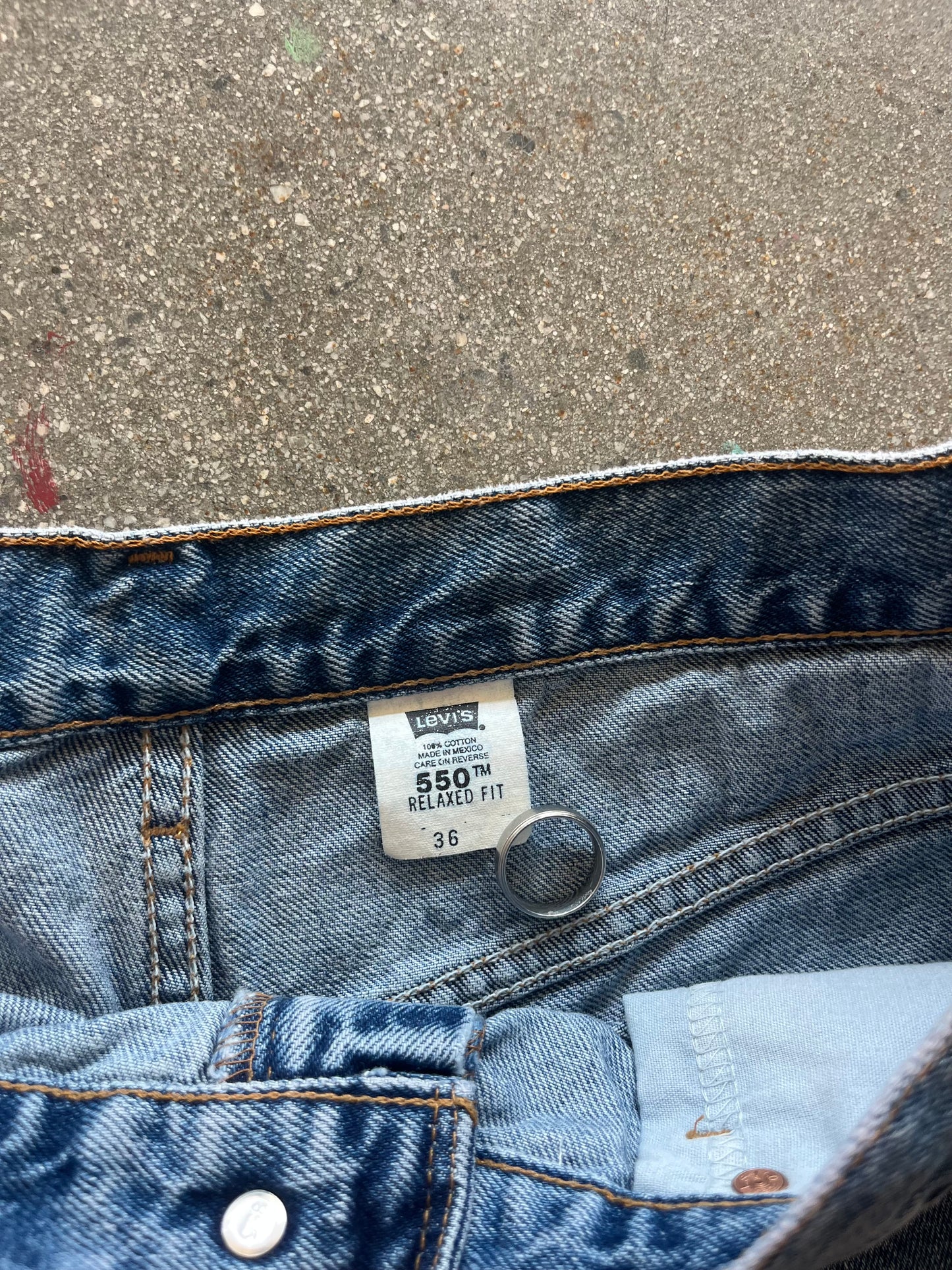 90’S LEVI’S BAGGY 550 JORTS - 34