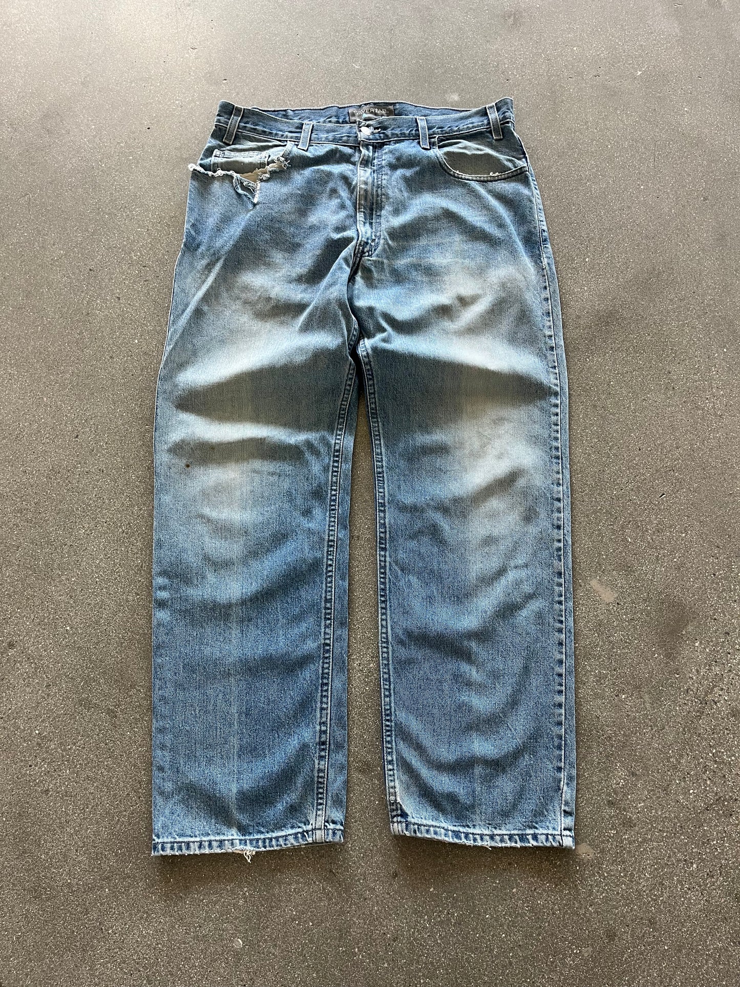 90’S LIGHT WASHED BAGGY SILVERTABS - 36