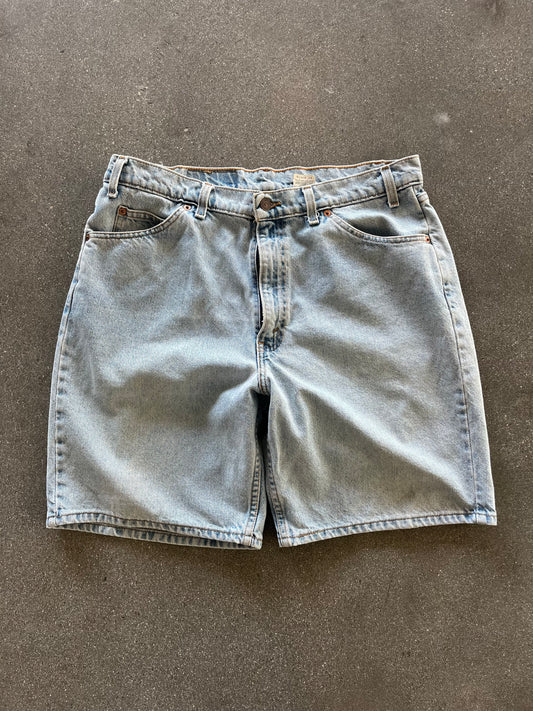 90’S BAGGY LIGHT WASH 550 LEVI’S JORTS - 36