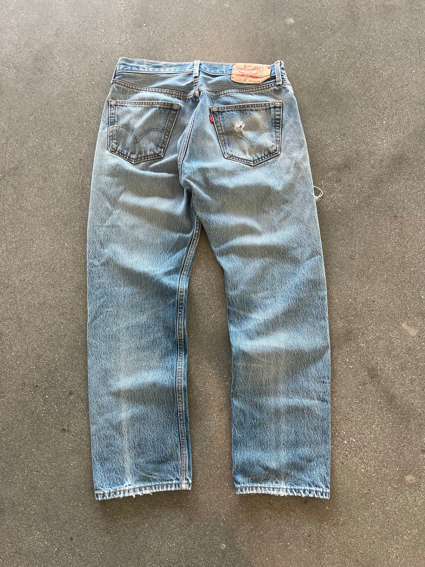 90’S LIGHT WASHED 501 LEVI’S - 31