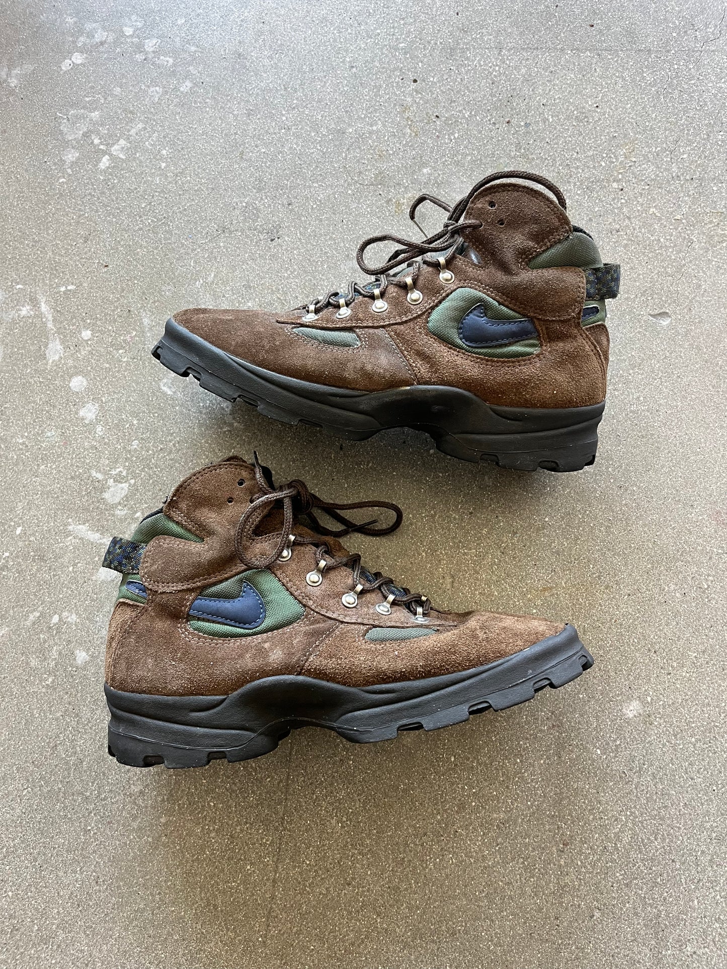 90’S NIKE ACG 3 TONED BROWN SUEDE HIKING BOOTS - 9.5 US MEN