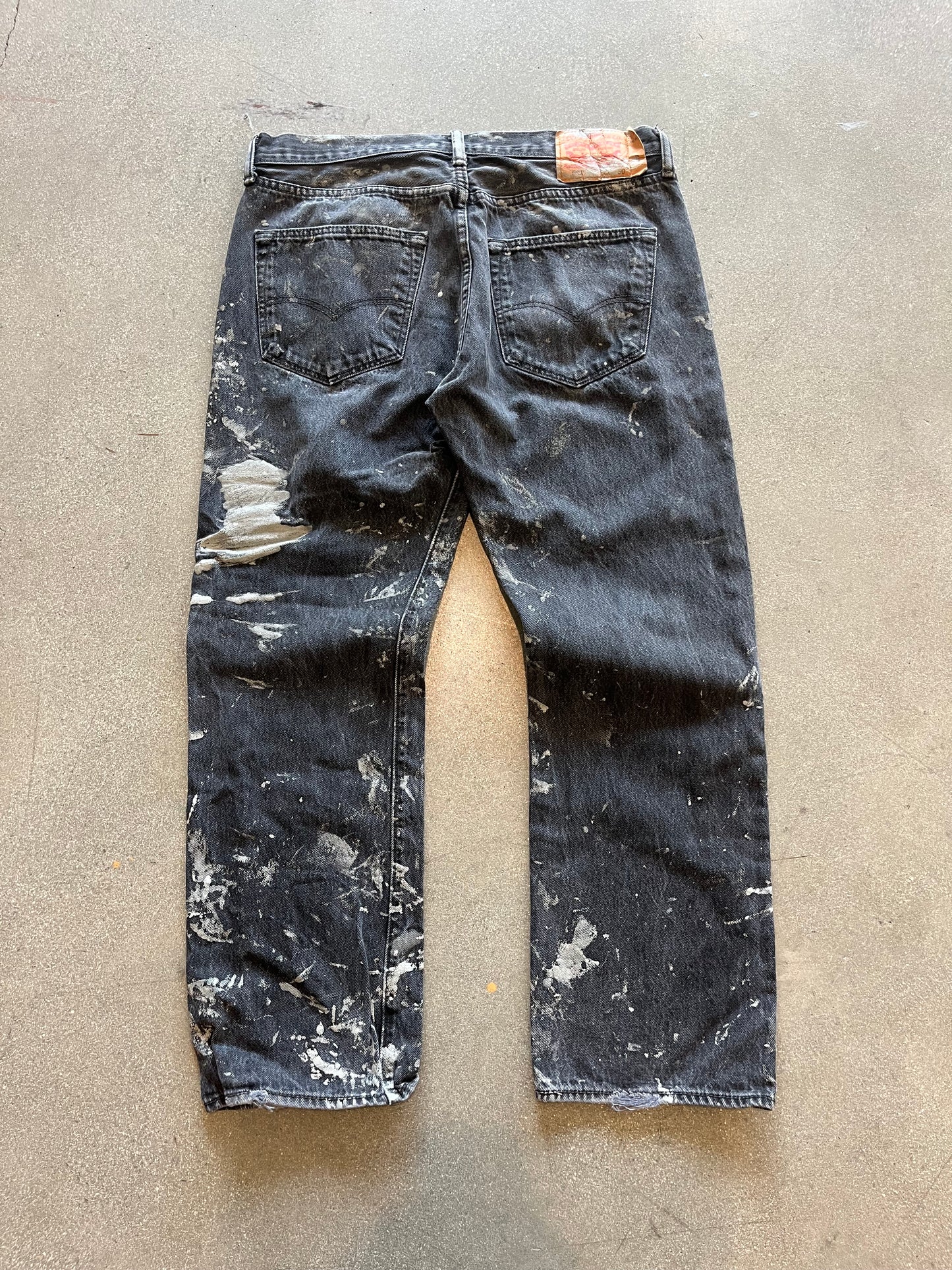 90’S BLACK PAINT SPLATTERED 501 LEVI’S - 32