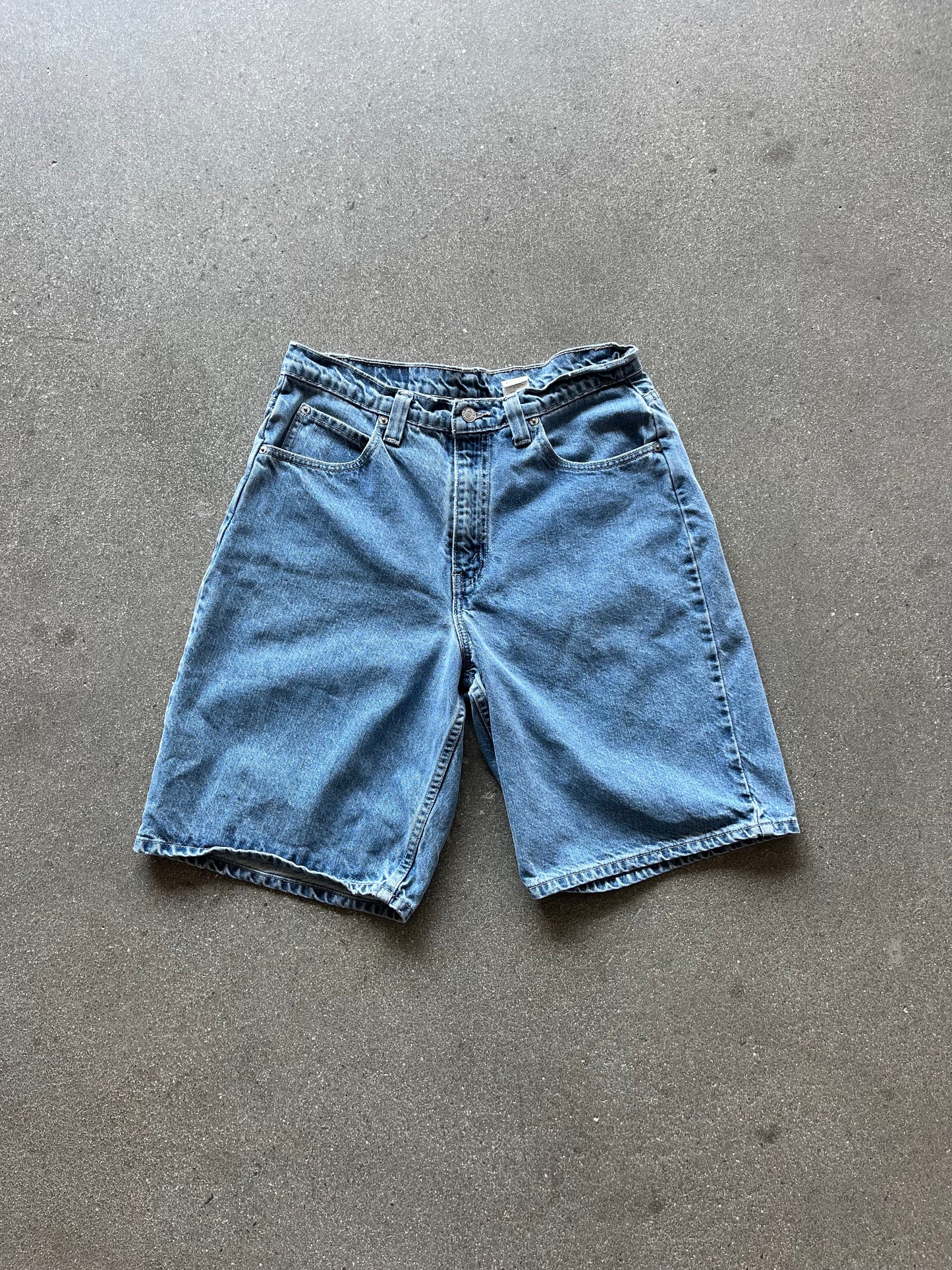 90’S WHITE TAB LEVI’S BAGGY JORTS - 32