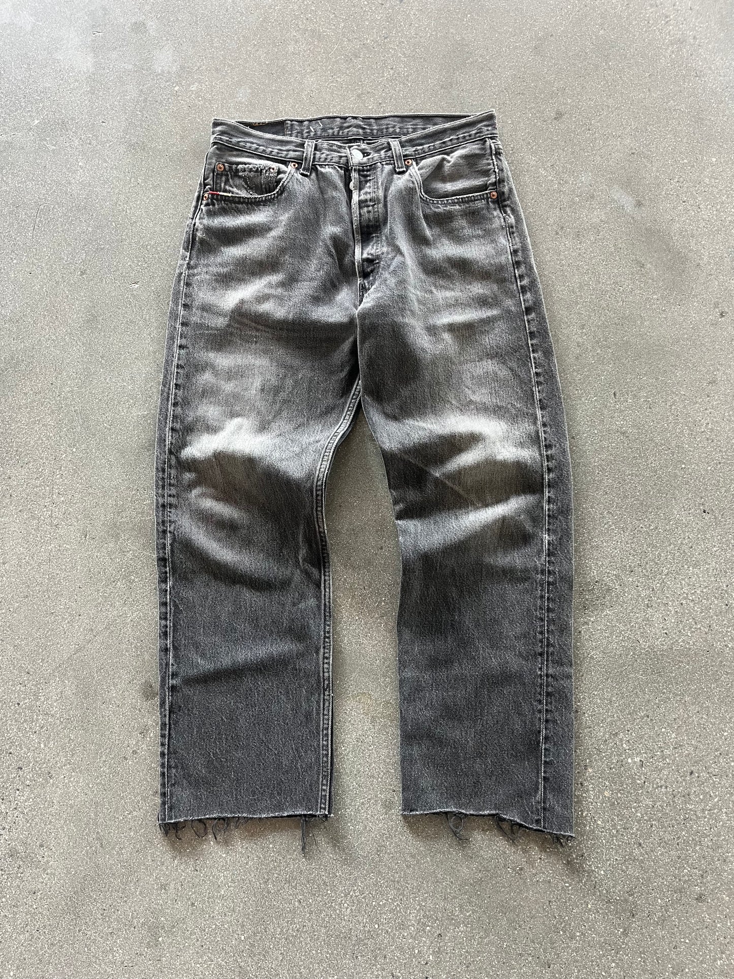 90’S FADED BLACK LEVI’S 501 - 33