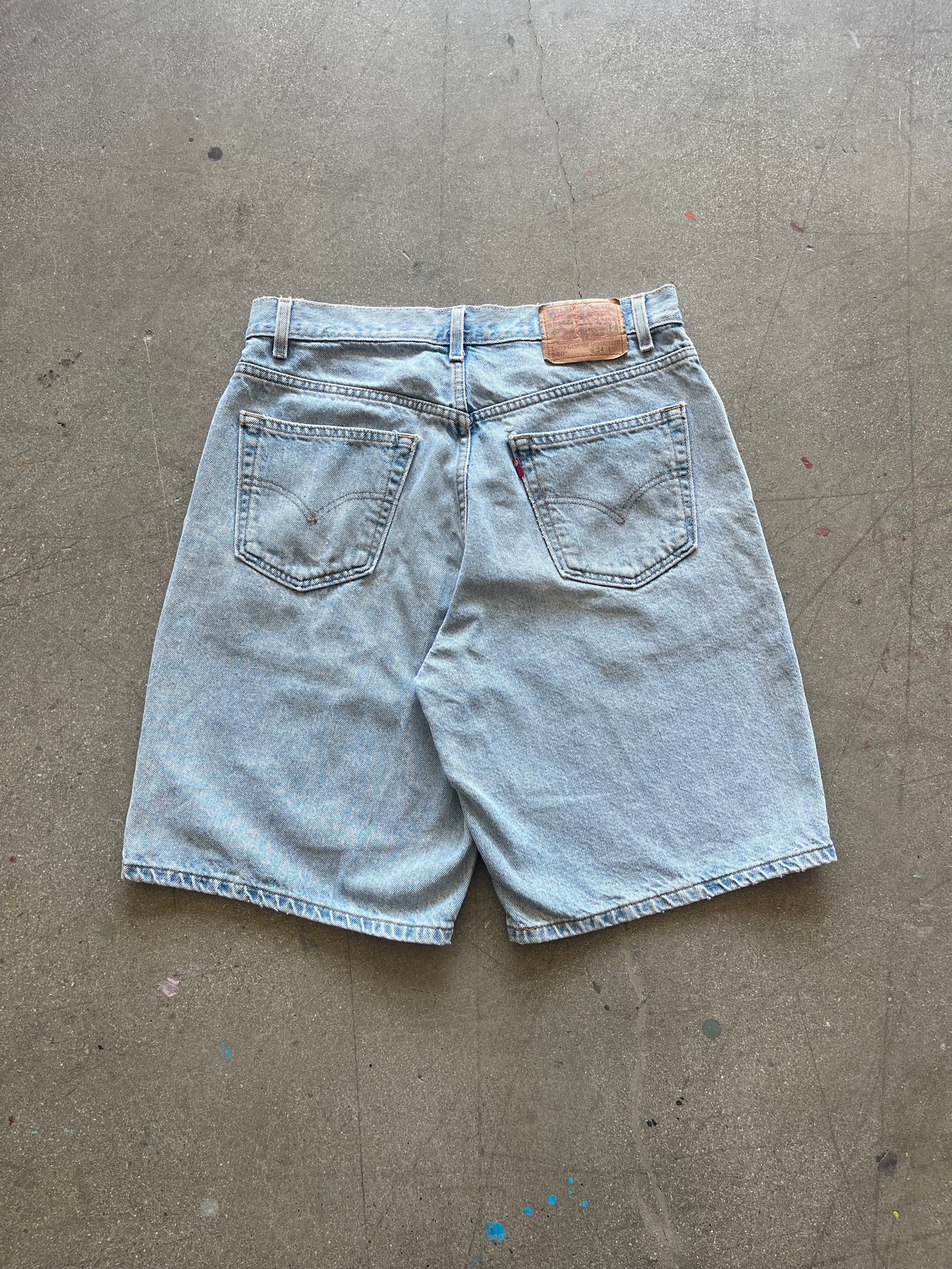 90’S LIGHTWASHED LEVI’S 560 JORTS - 33