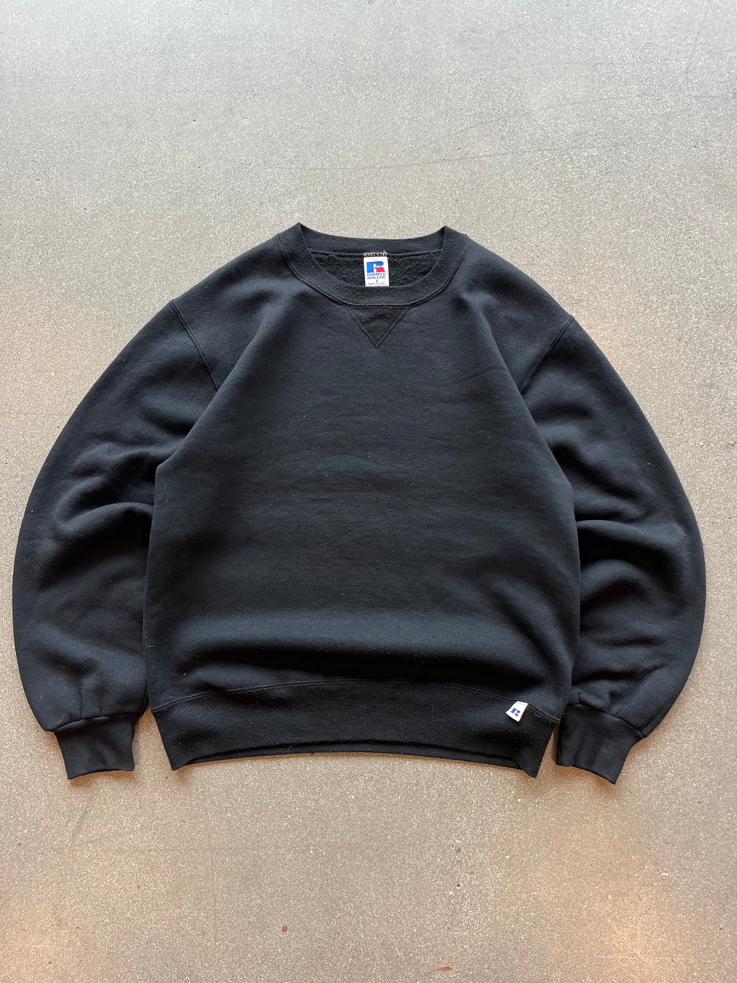 90’S JET BLACK RUSSELL ATHLETIC CREWNECK - BOXY S/M