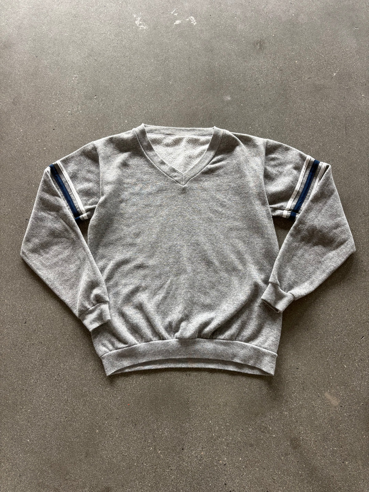 80’S HEATHER GRAY SPORT V-NECK CREWNECK - S