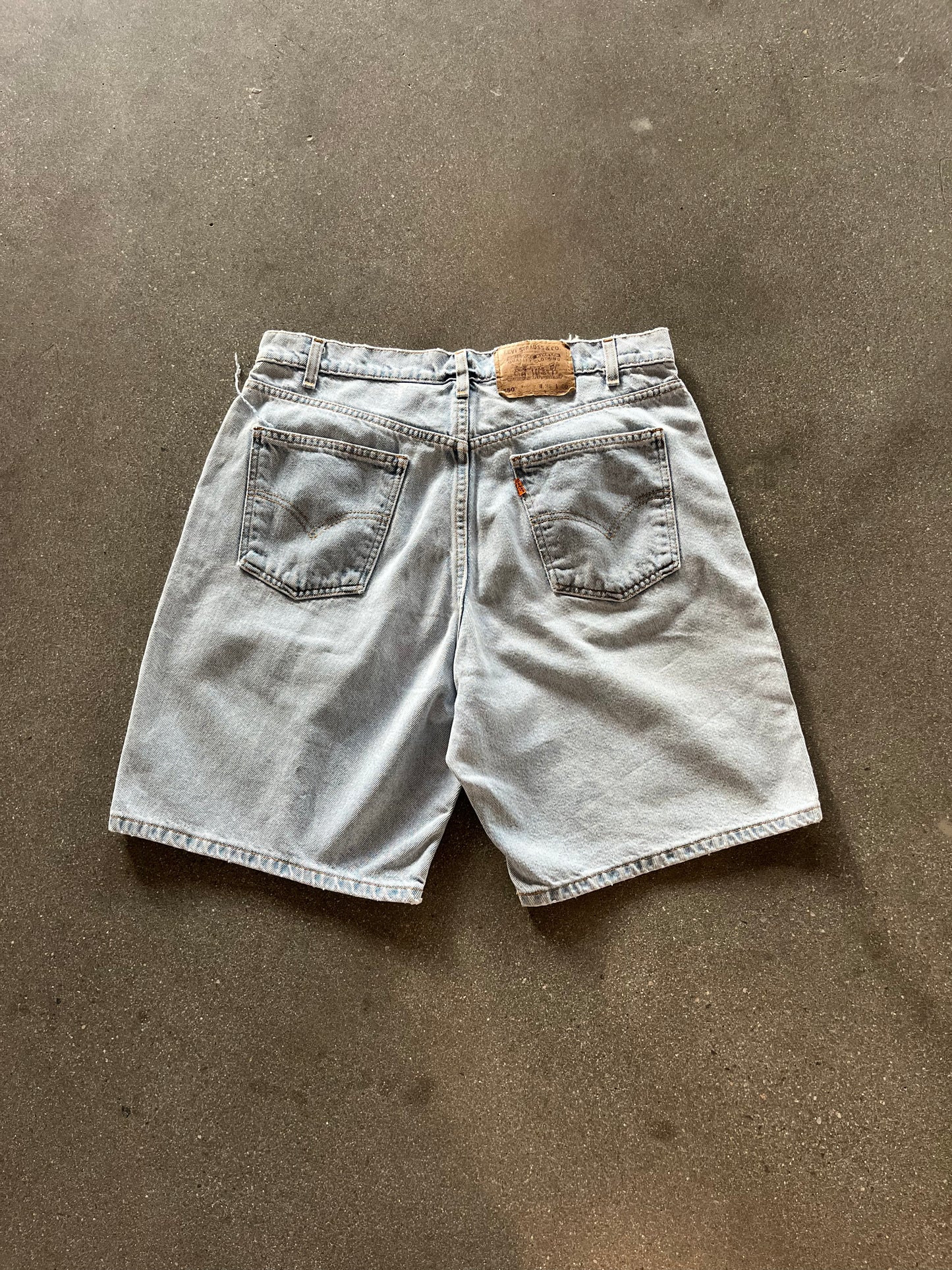 90’S ORANGE TAB BAGGY LEVI’S 550 JORTS - 36