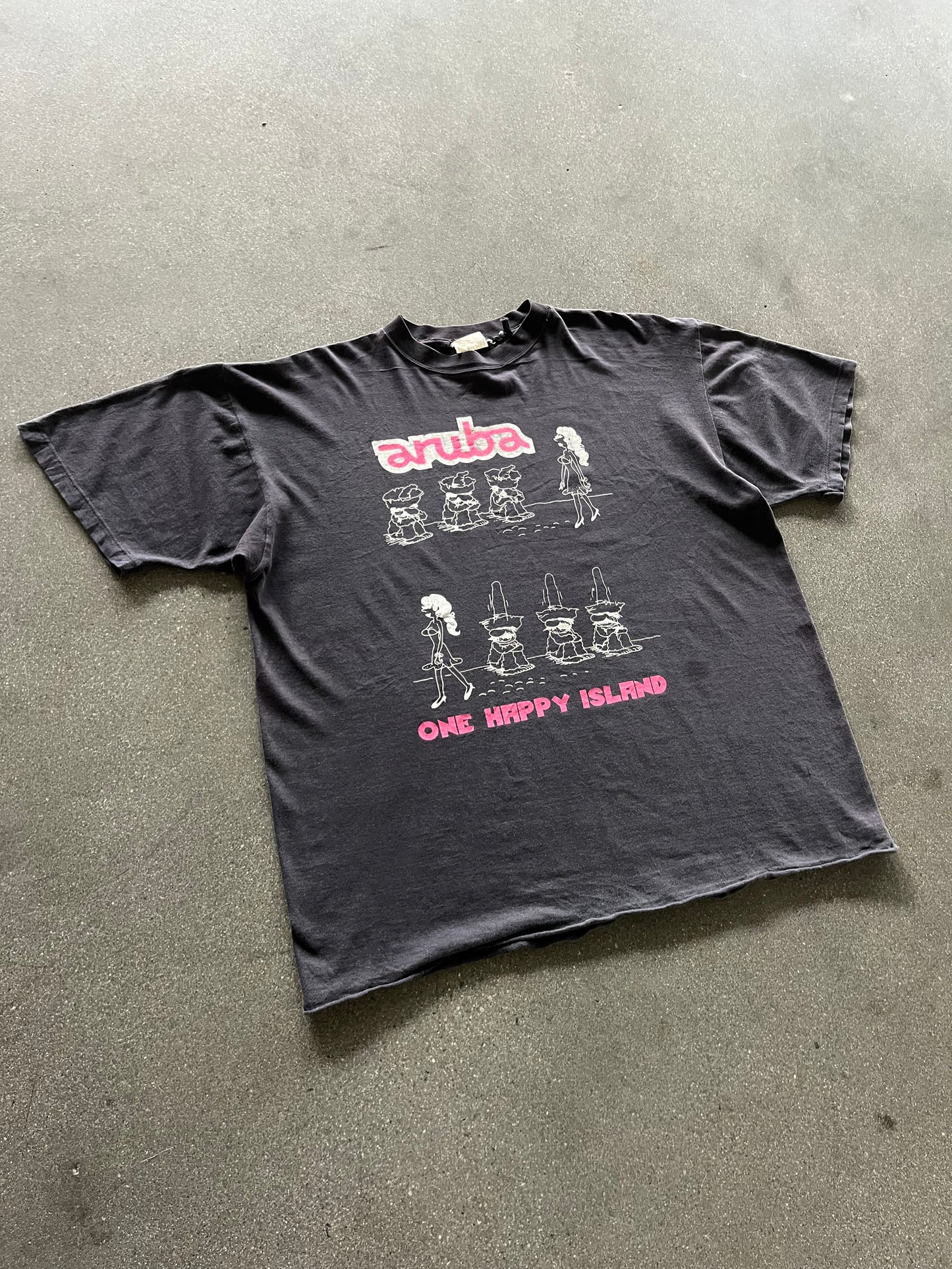90’S ARUBA “ONE HAPPY ISLAND” TEE - BOXY XL