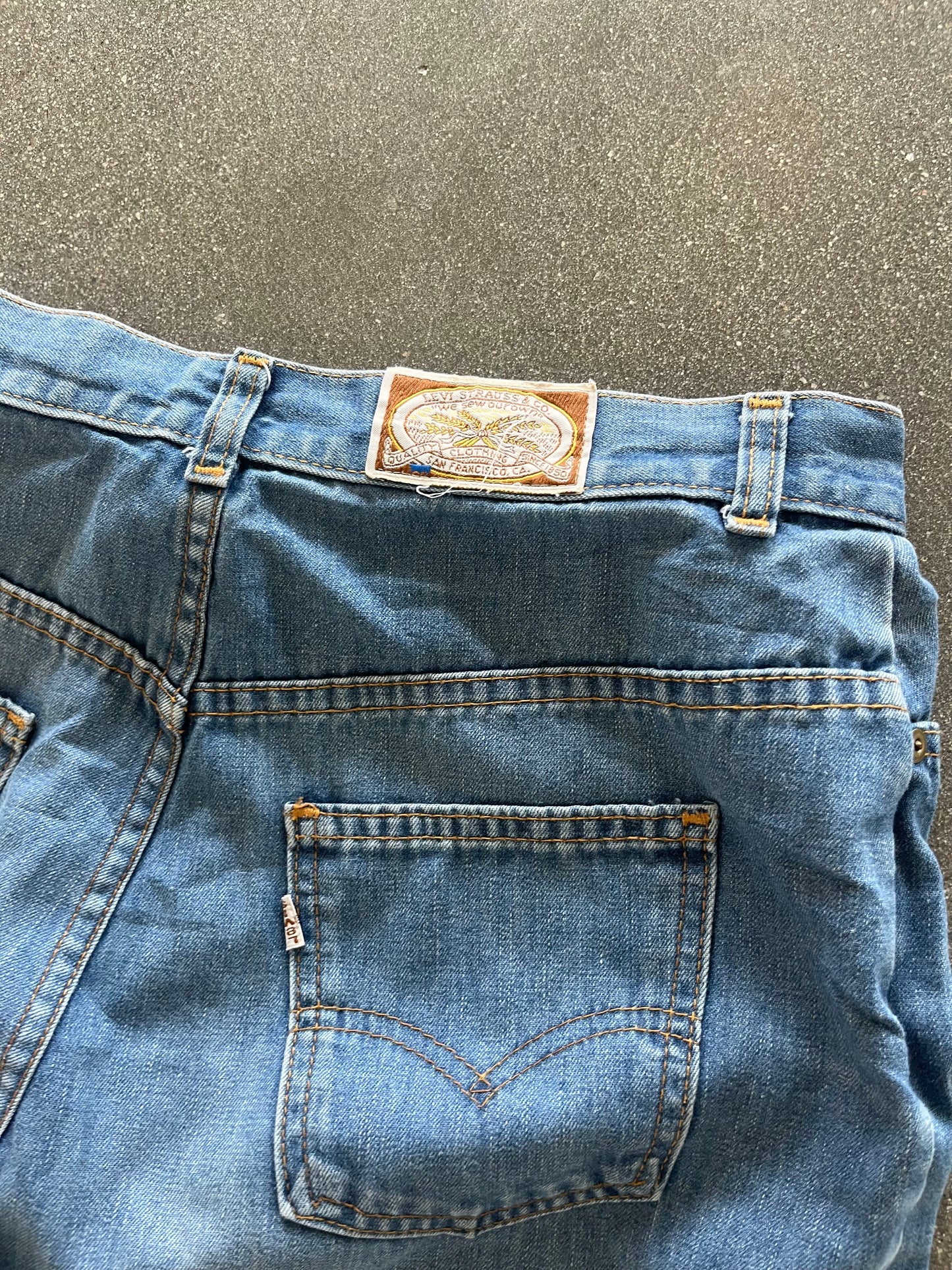 80’S FADED WIDE LEG LEVI’S - 32