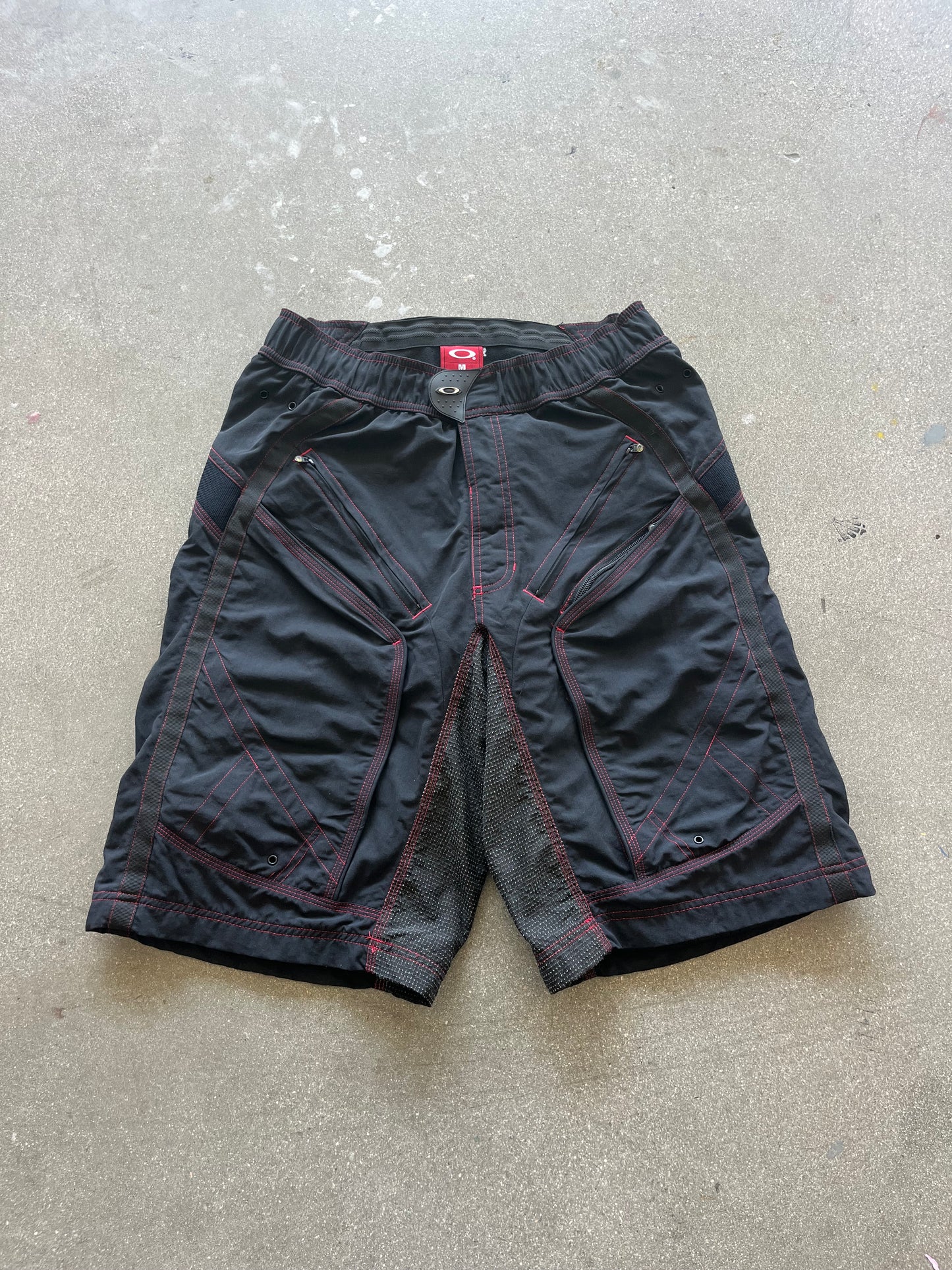 90’S BLACK OAKLEY TECHNICAL SHORTS - M