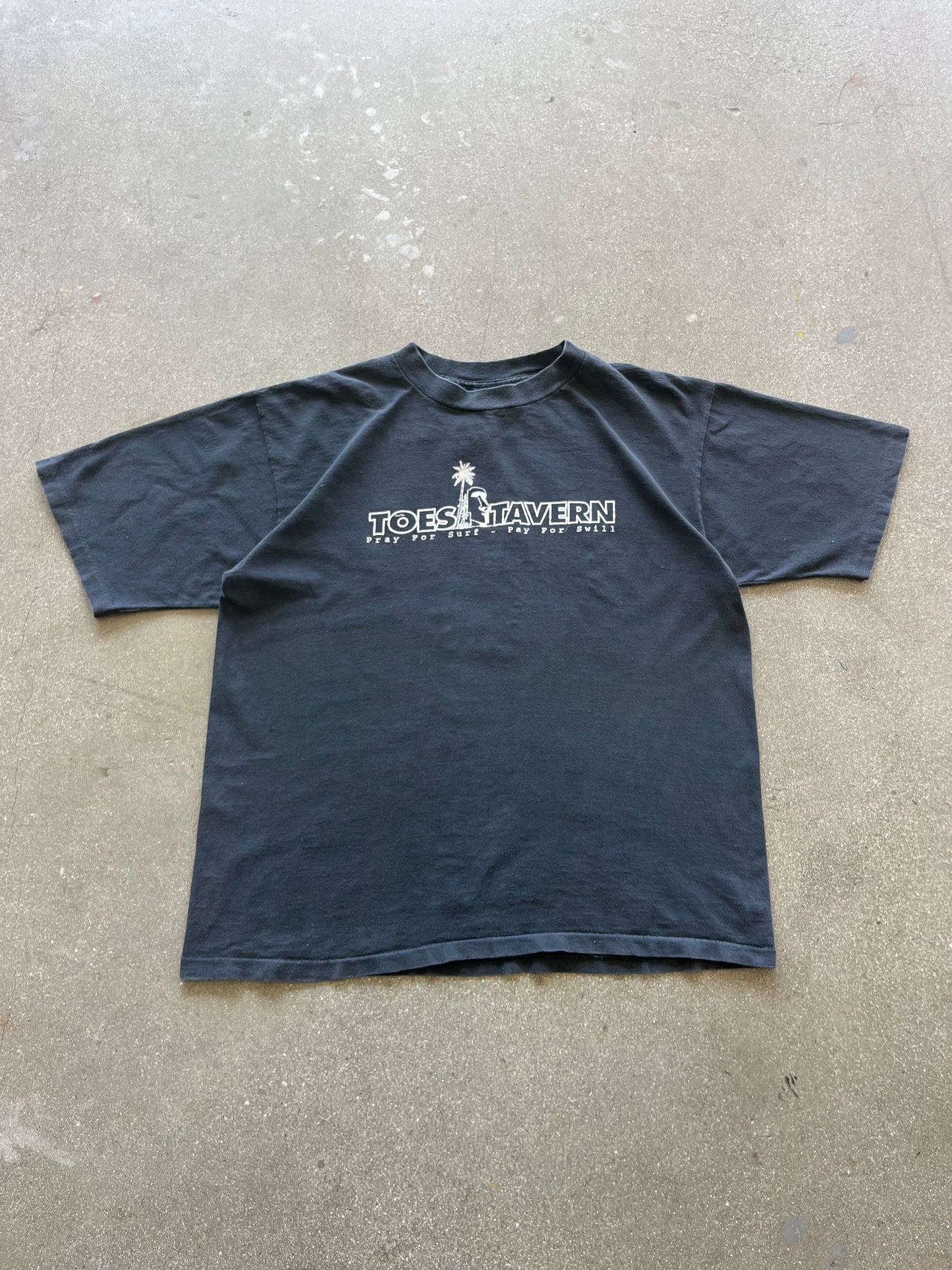 90’S “TOES TAVERN” SURF TEE - BOXY L