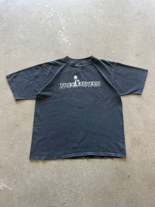 90’S “TOES TAVERN” SURF TEE - BOXY L