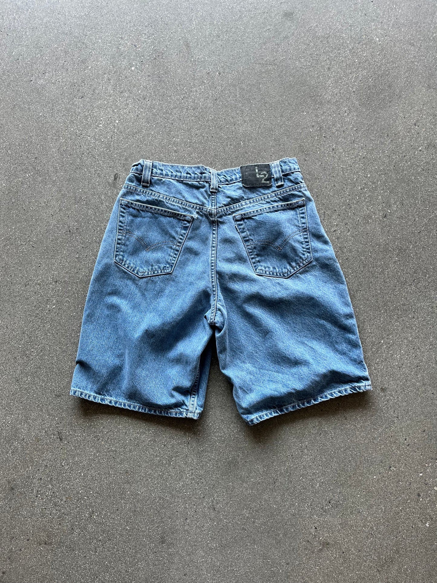 90’S WHITE TAB LEVI’S BAGGY JORTS - 32