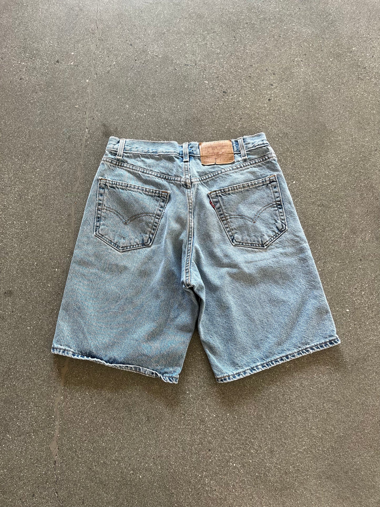 90’S LEVI’S 550 BAGGY LIGHT WASH JORTS - 33
