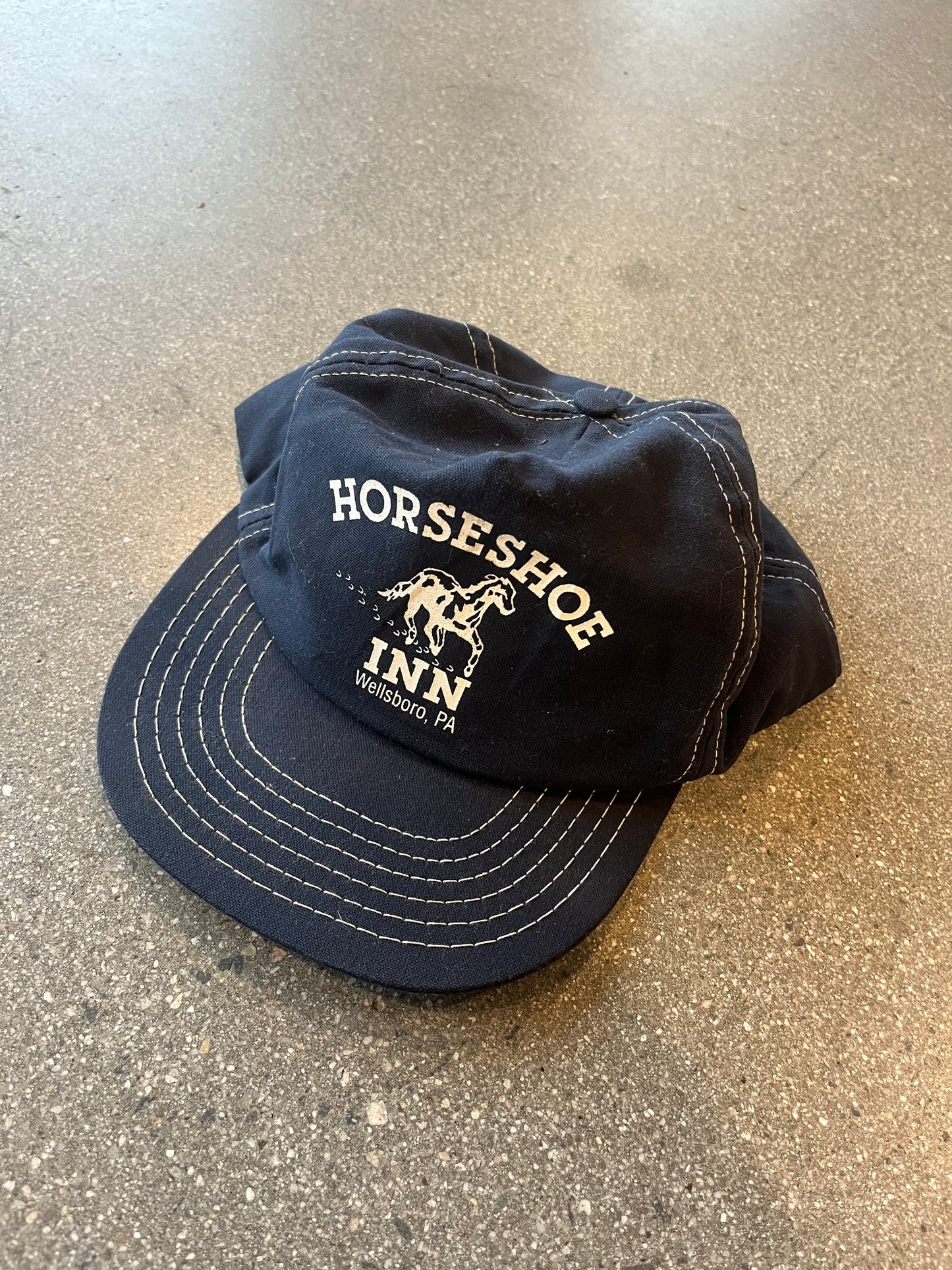 90’S NAVY HORSESHOE INN HAT - ONE SIZE