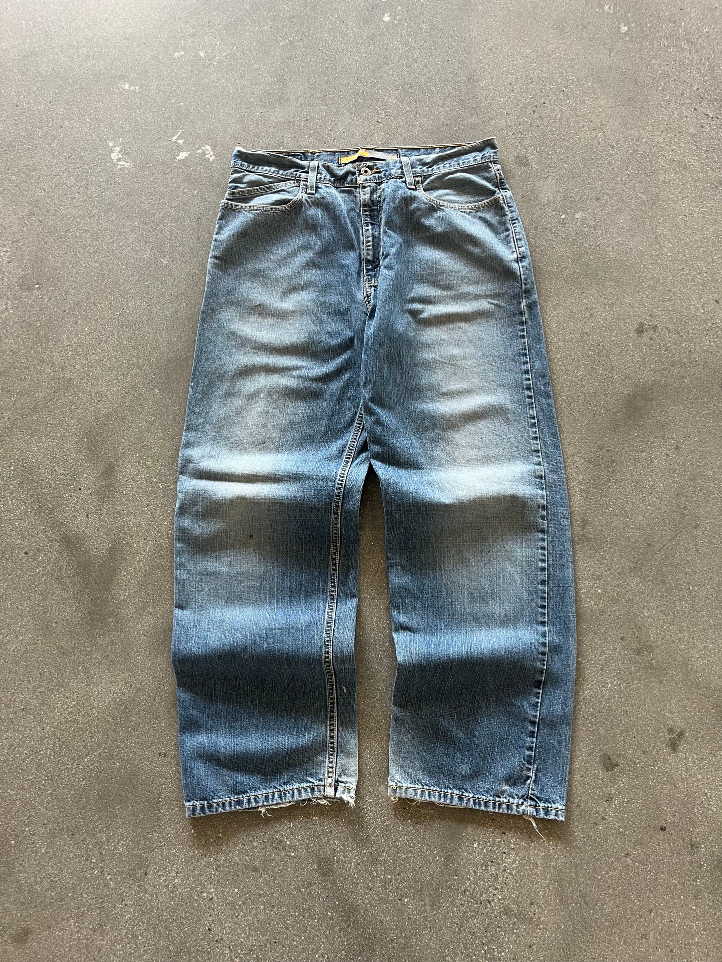 2000’S LIGHT WASH LOOSE LEVI’S SILVERTABS - 34