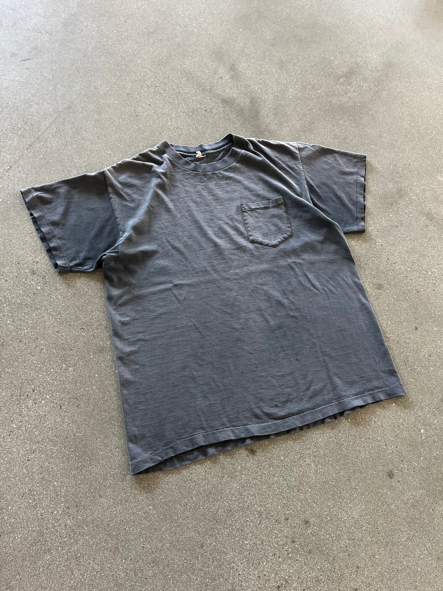 90’S CHARCOAL POCKET TEE - XL