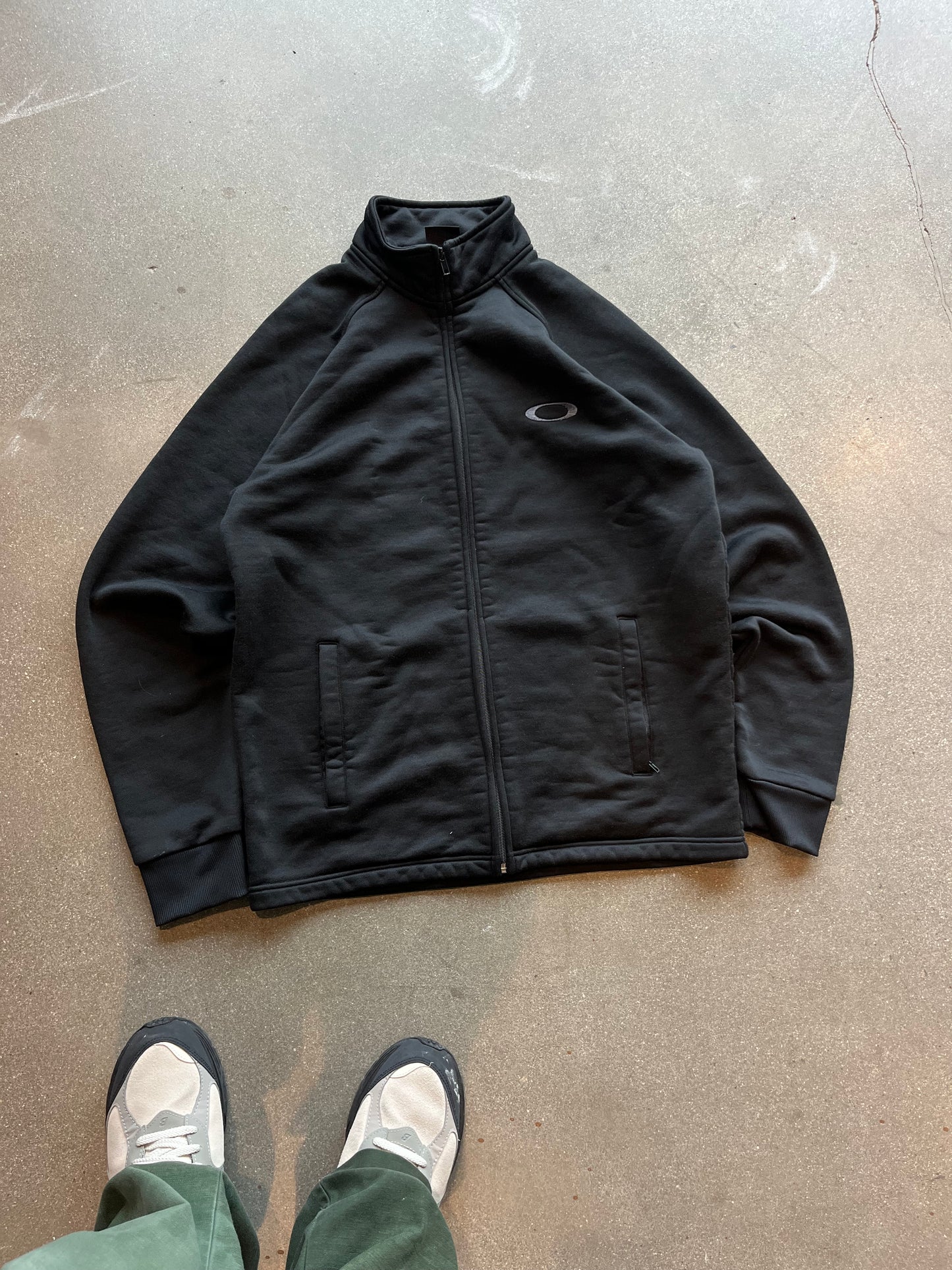 2000’S JET BLACK OAKLEY ZIP UP - L